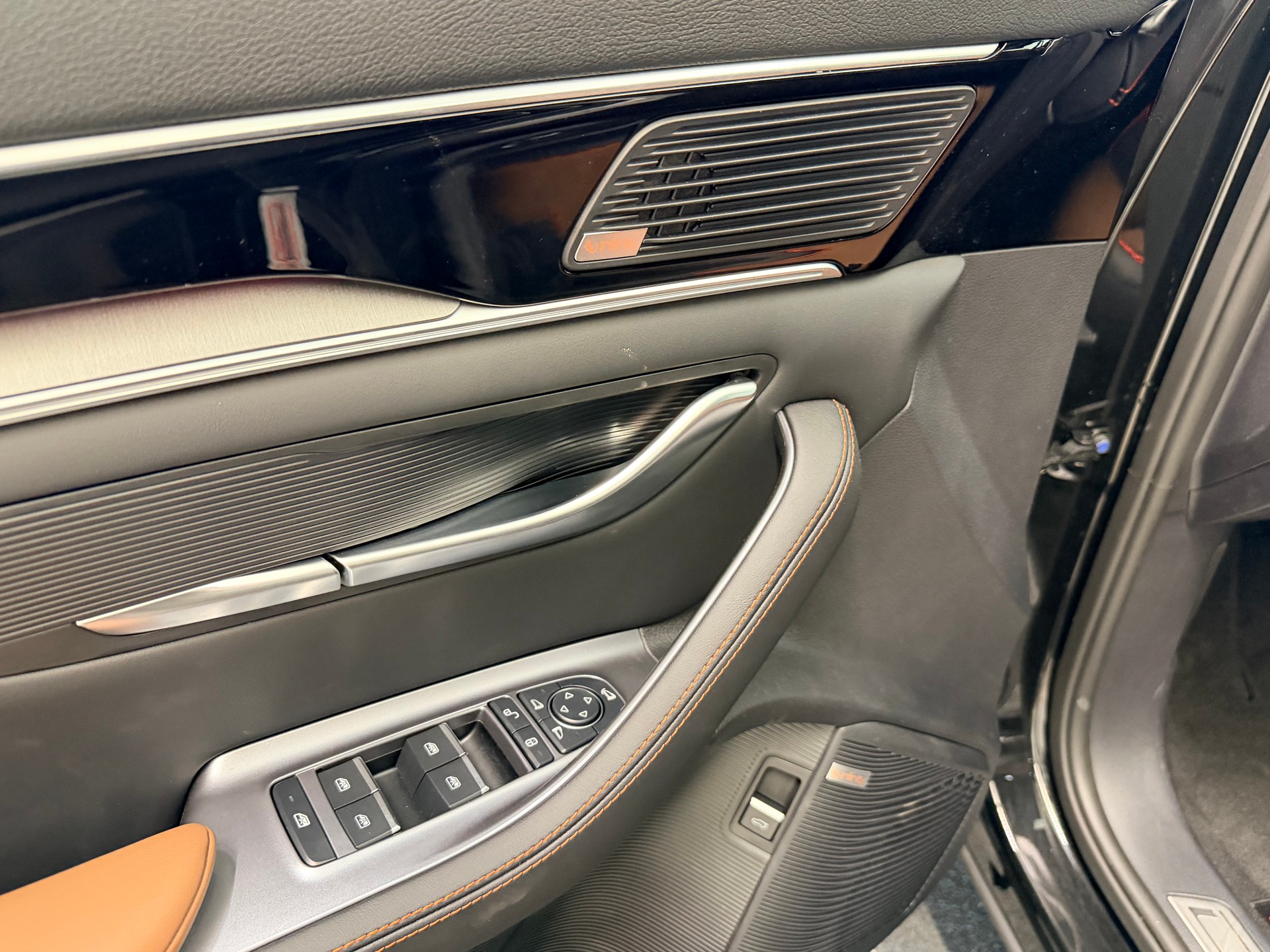 BYD Seal U DM-i Design AWD-image-10