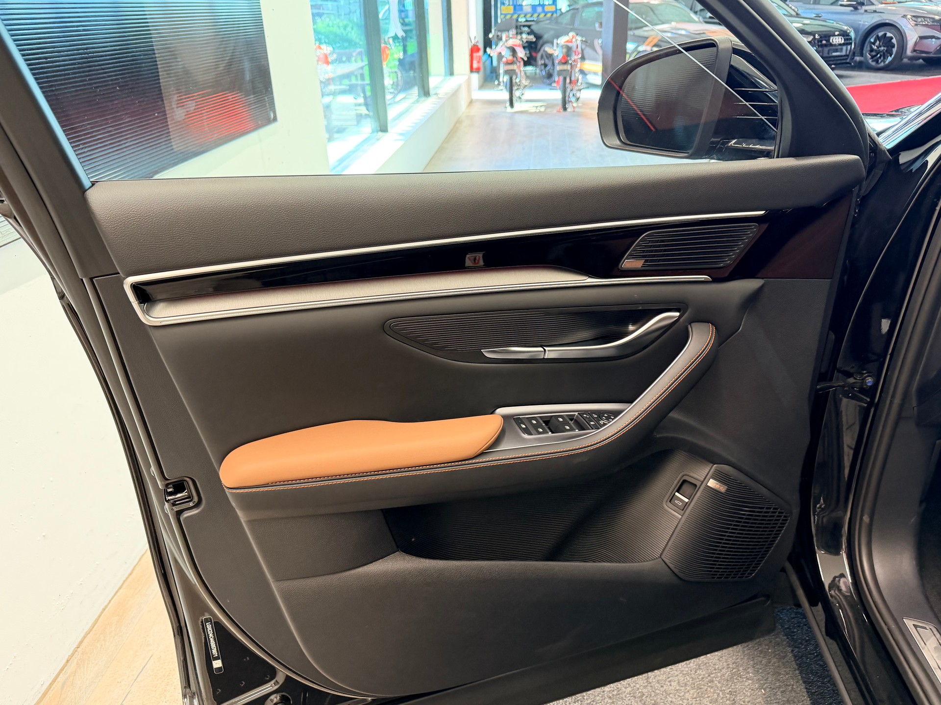 BYD Seal U DM-i Design AWD-image-9
