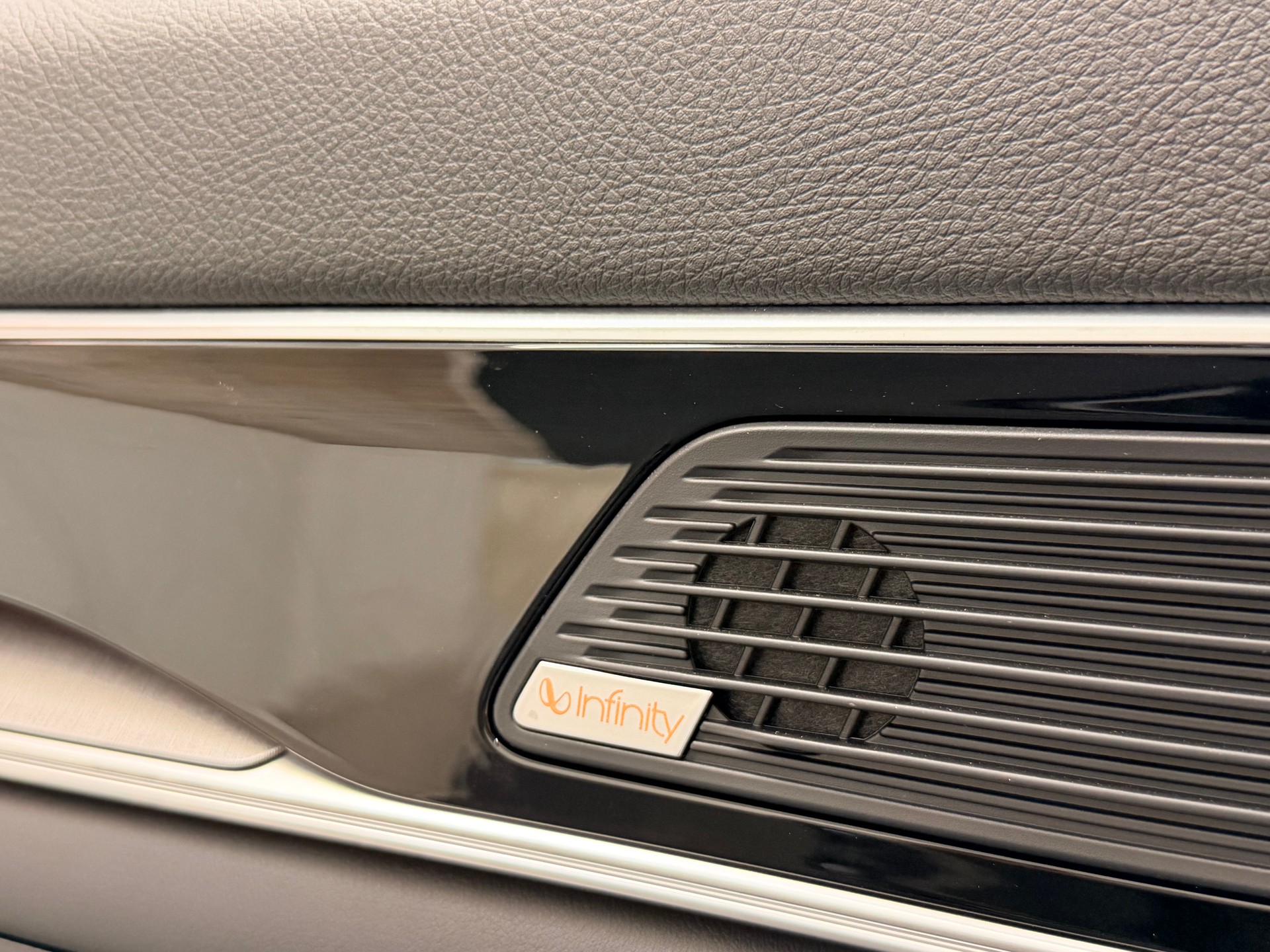 BYD Seal U DM-i Design AWD-image-24