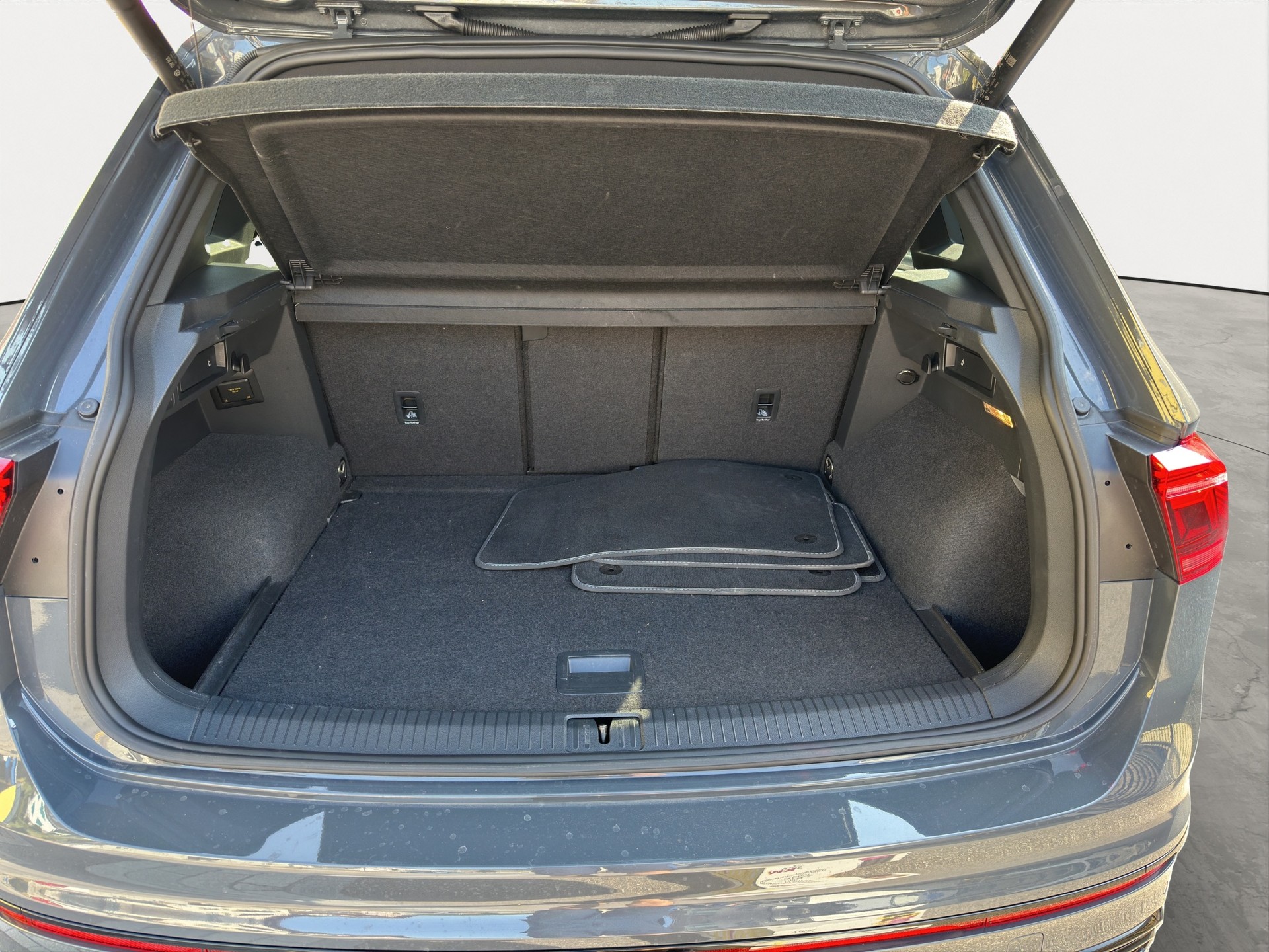 VW Tiguan 2.0 TDI SCR R-Line 4Motion DSG-image-9