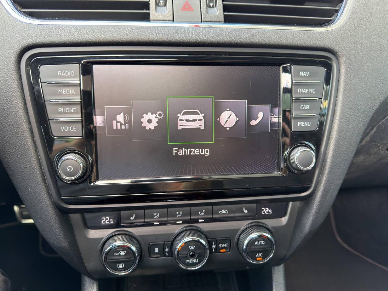 SKODA Octavia Combi 2.0 TSI RS230 D-image-15
