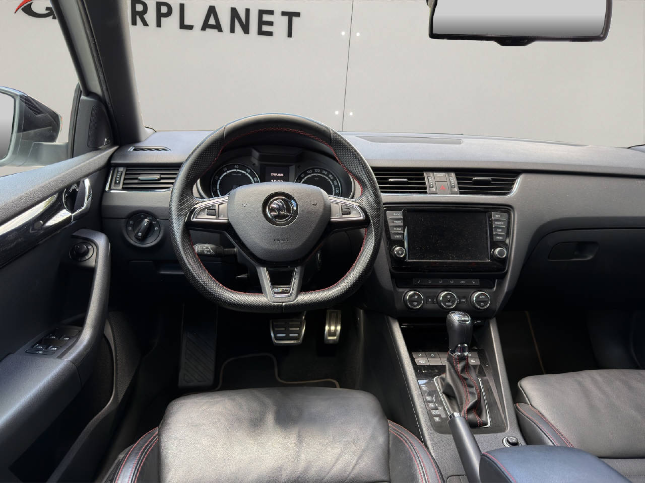 SKODA Octavia Combi 2.0 TSI RS230 D-image-4