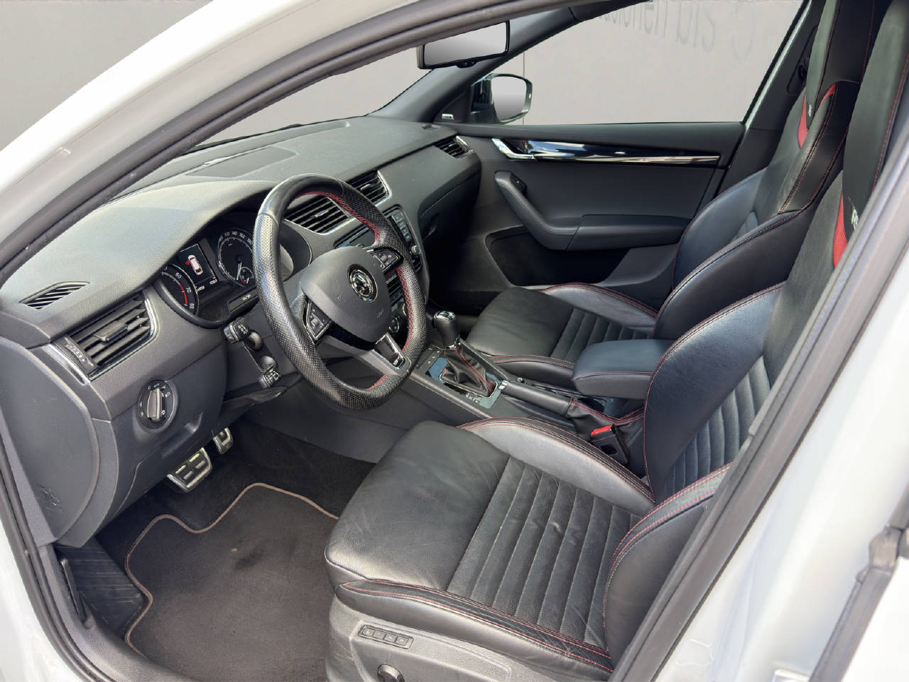 SKODA Octavia Combi 2.0 TSI RS230 D-image-3