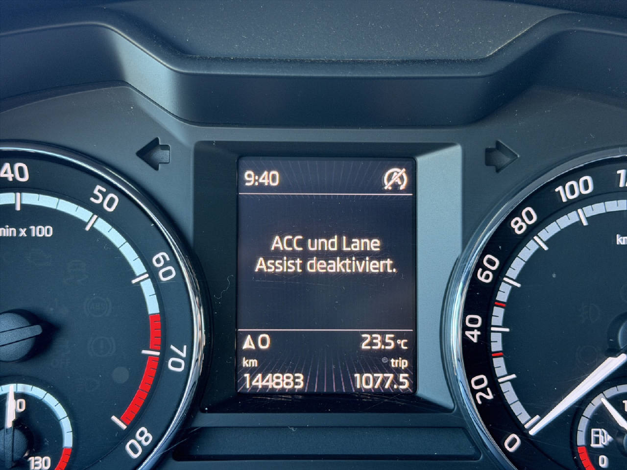 SKODA Octavia Combi 2.0 TSI RS230-image-14