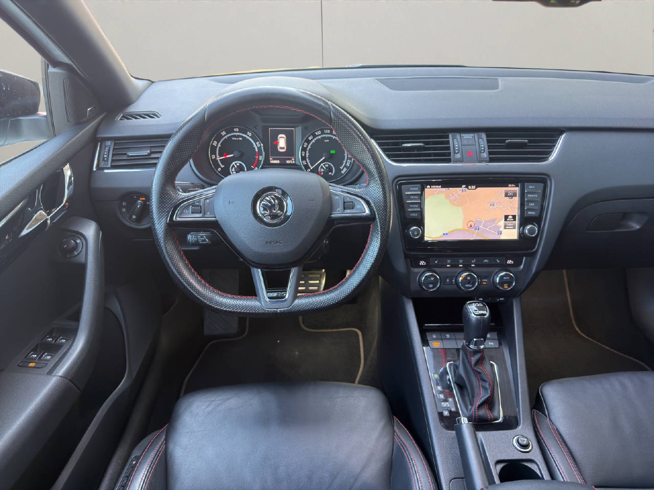 SKODA Octavia Combi 2.0 TSI RS230-image-4