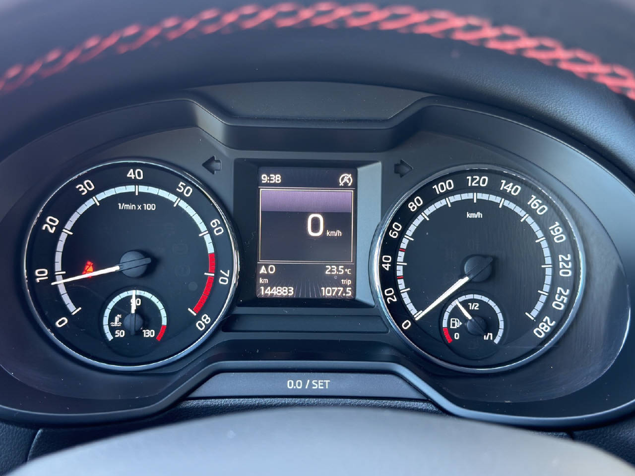 SKODA Octavia Combi 2.0 TSI RS230-image-8