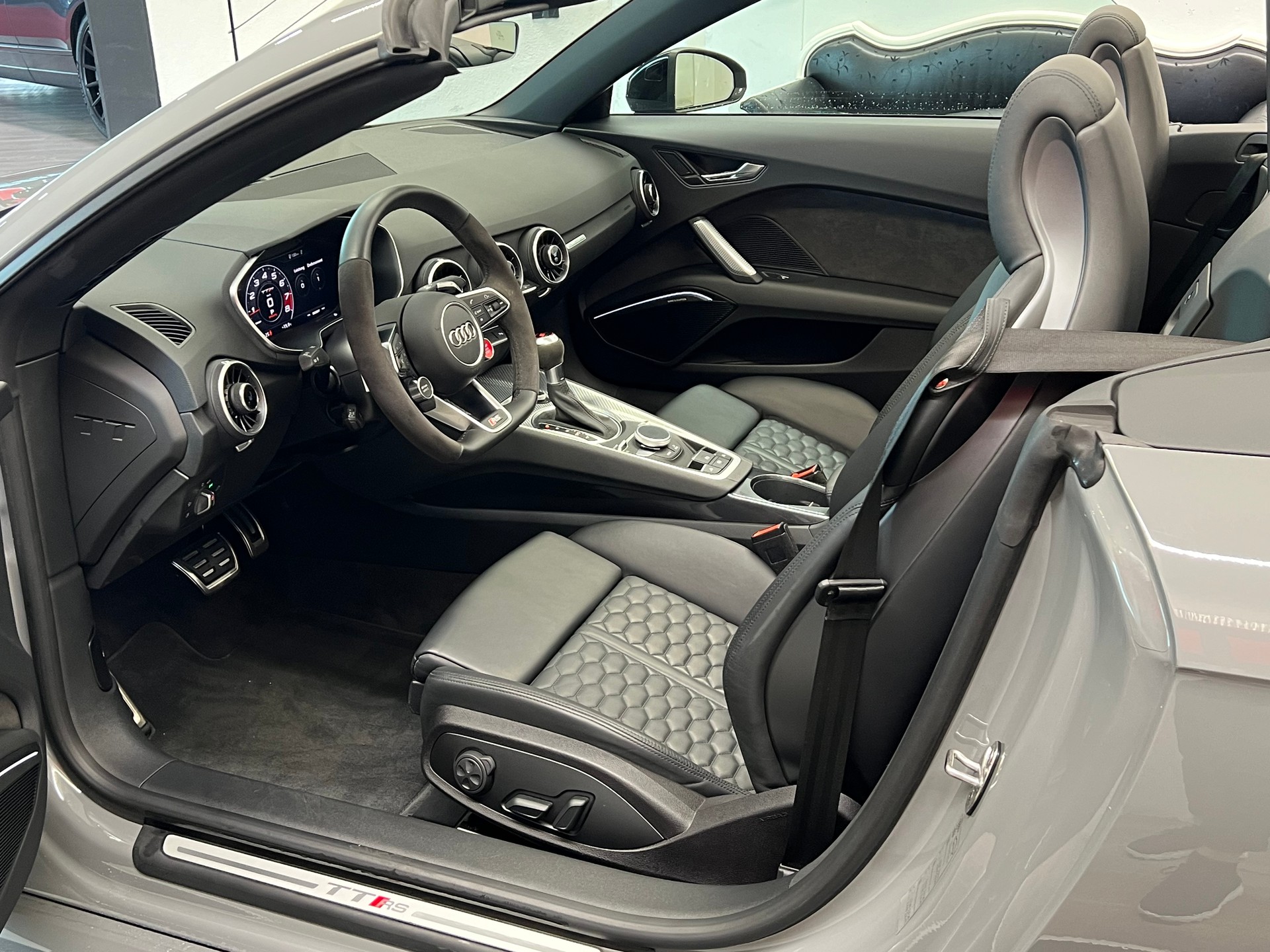 AUDI TT Roadster TTRS S-tronic-image-12