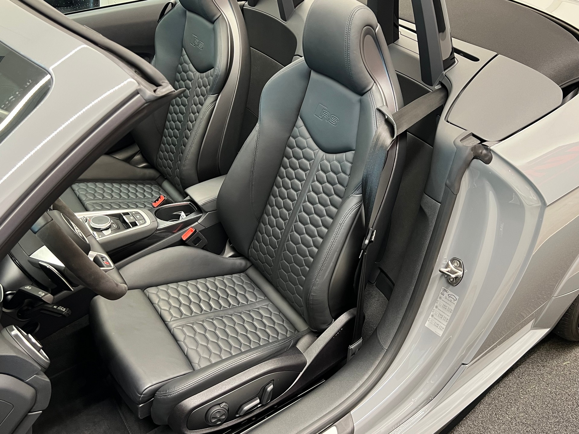 AUDI TT Roadster TTRS S-tronic-image-14