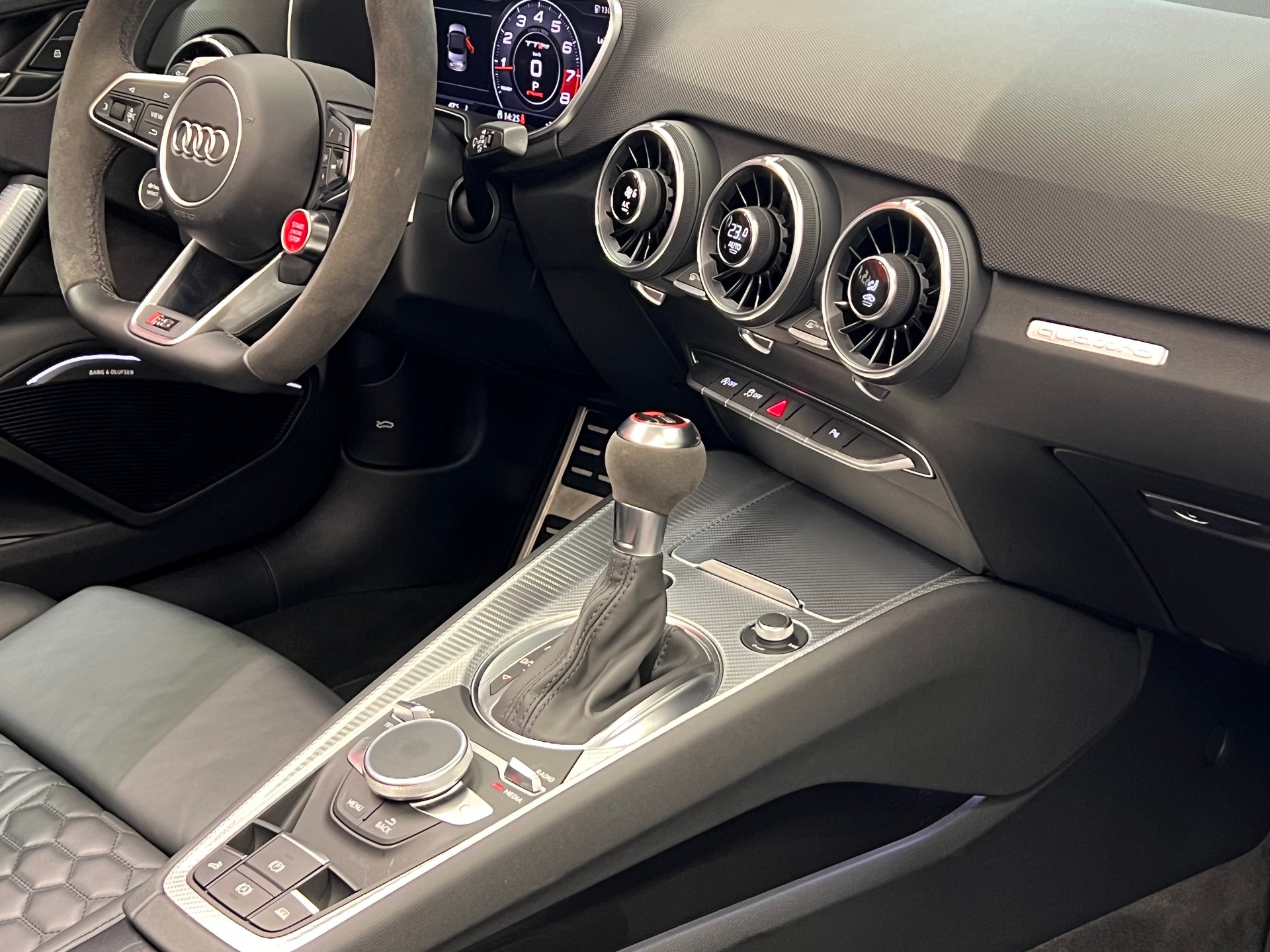 AUDI TT Roadster TTRS S-tronic-image-16