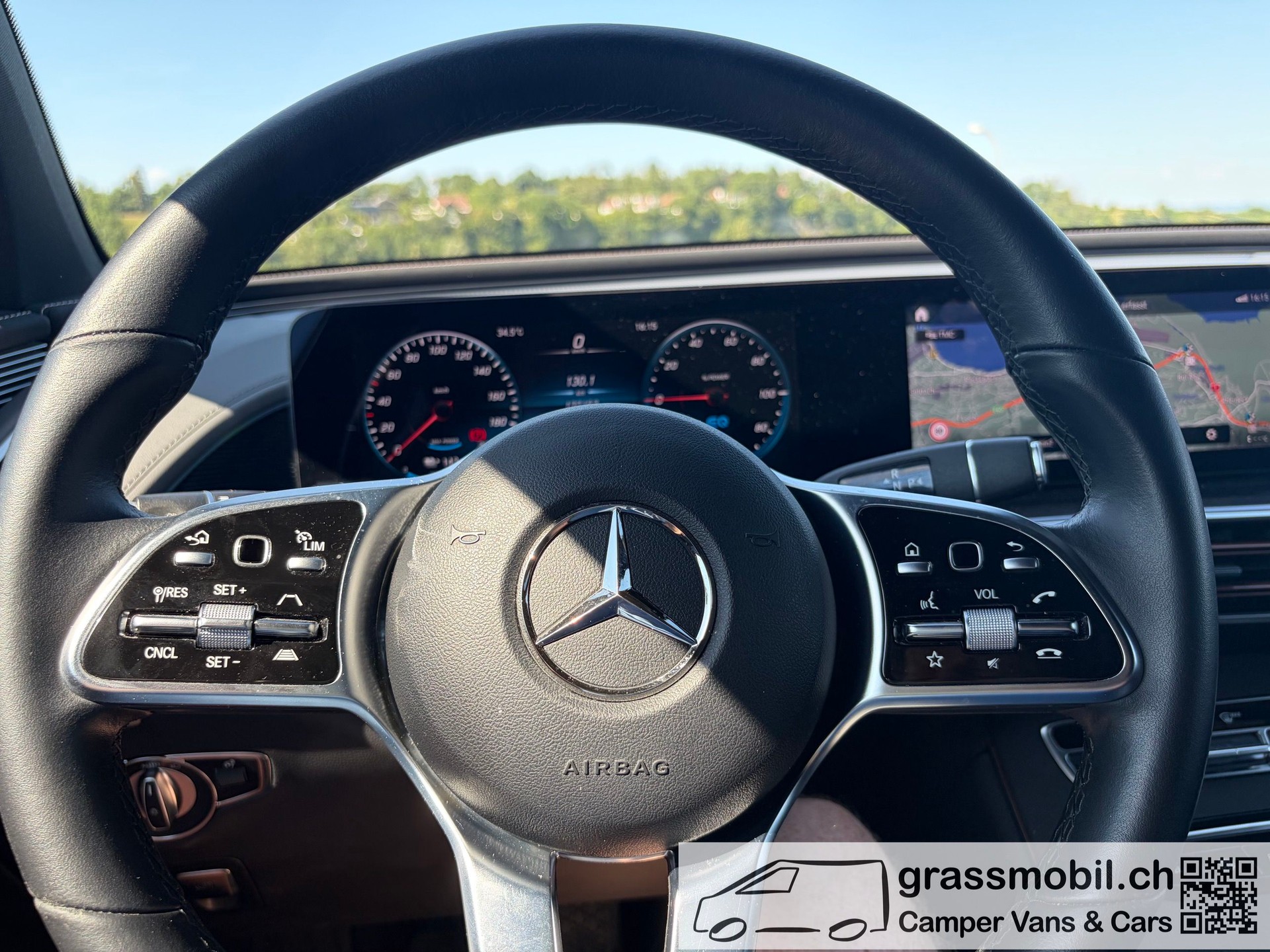 MERCEDES-BENZ EQC 400 4Matic EQ Star-image-9