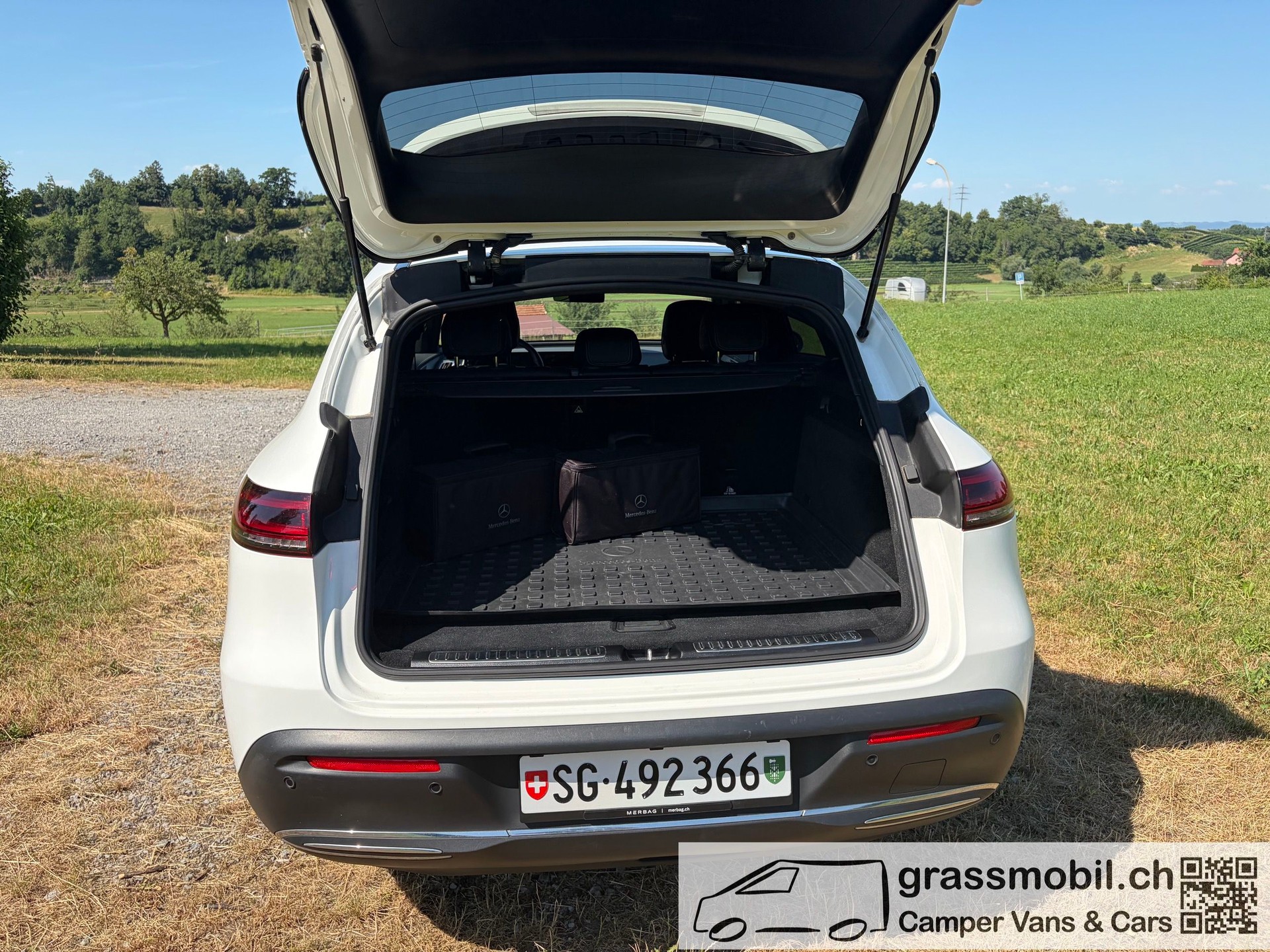 MERCEDES-BENZ EQC 400 4Matic EQ Star-image-12