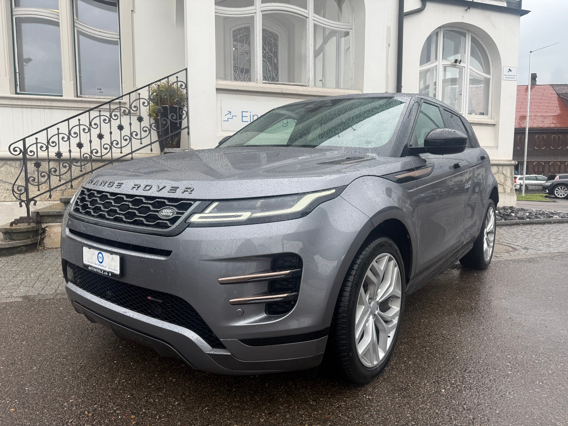 LAND ROVER Range Rover Evoque 2.0 T R-Dynamic SE-showroom-element-1