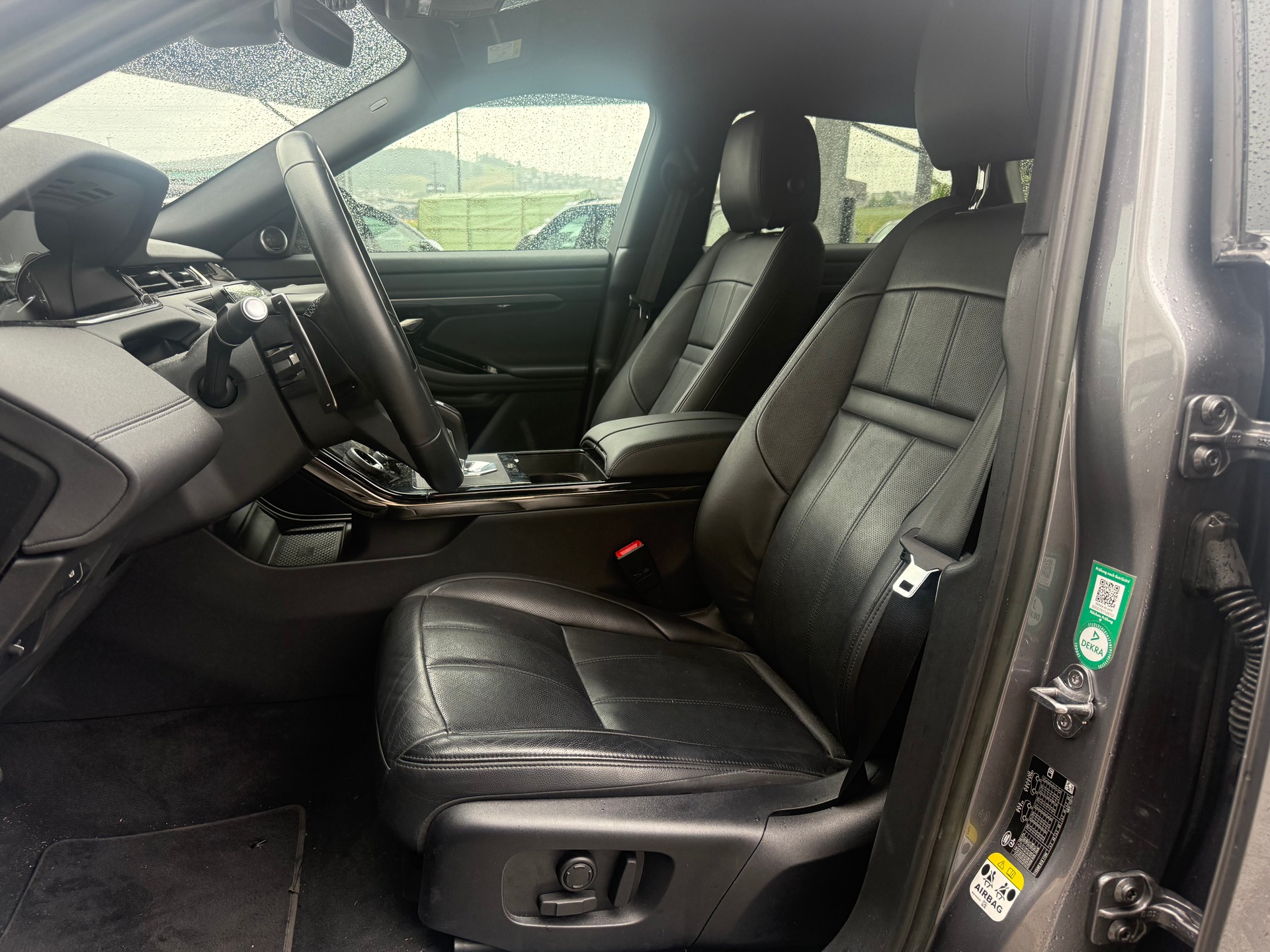LAND ROVER Range Rover Evoque 2.0 T R-Dynamic SE-image-9