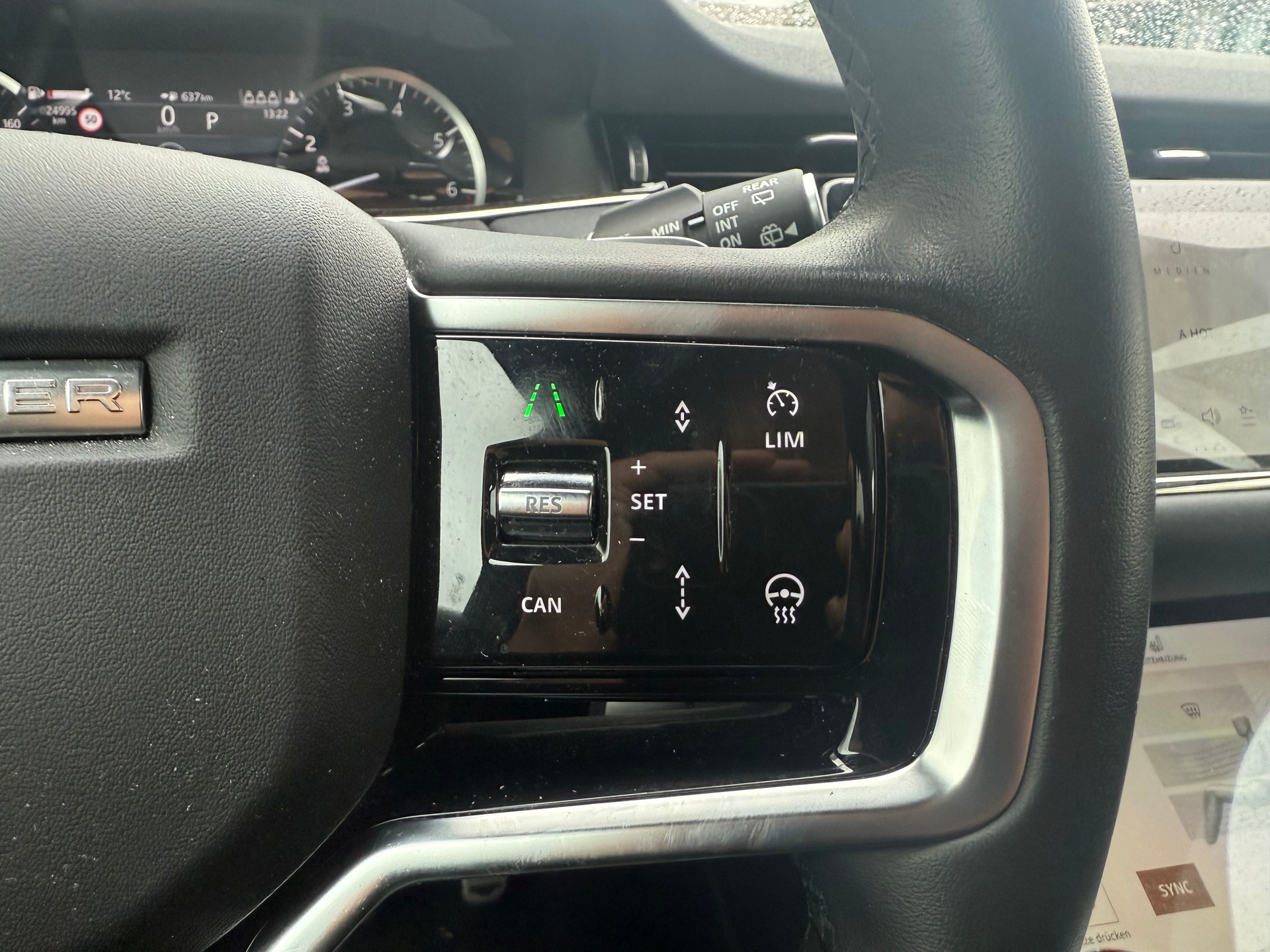 LAND ROVER Range Rover Evoque 2.0 T R-Dynamic SE-image-13