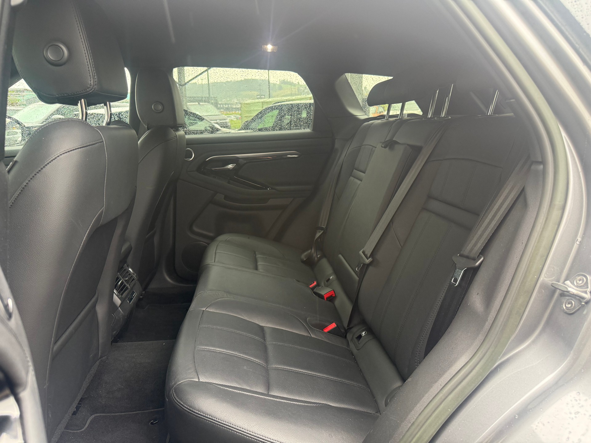 LAND ROVER Range Rover Evoque 2.0 T R-Dynamic SE-image-10