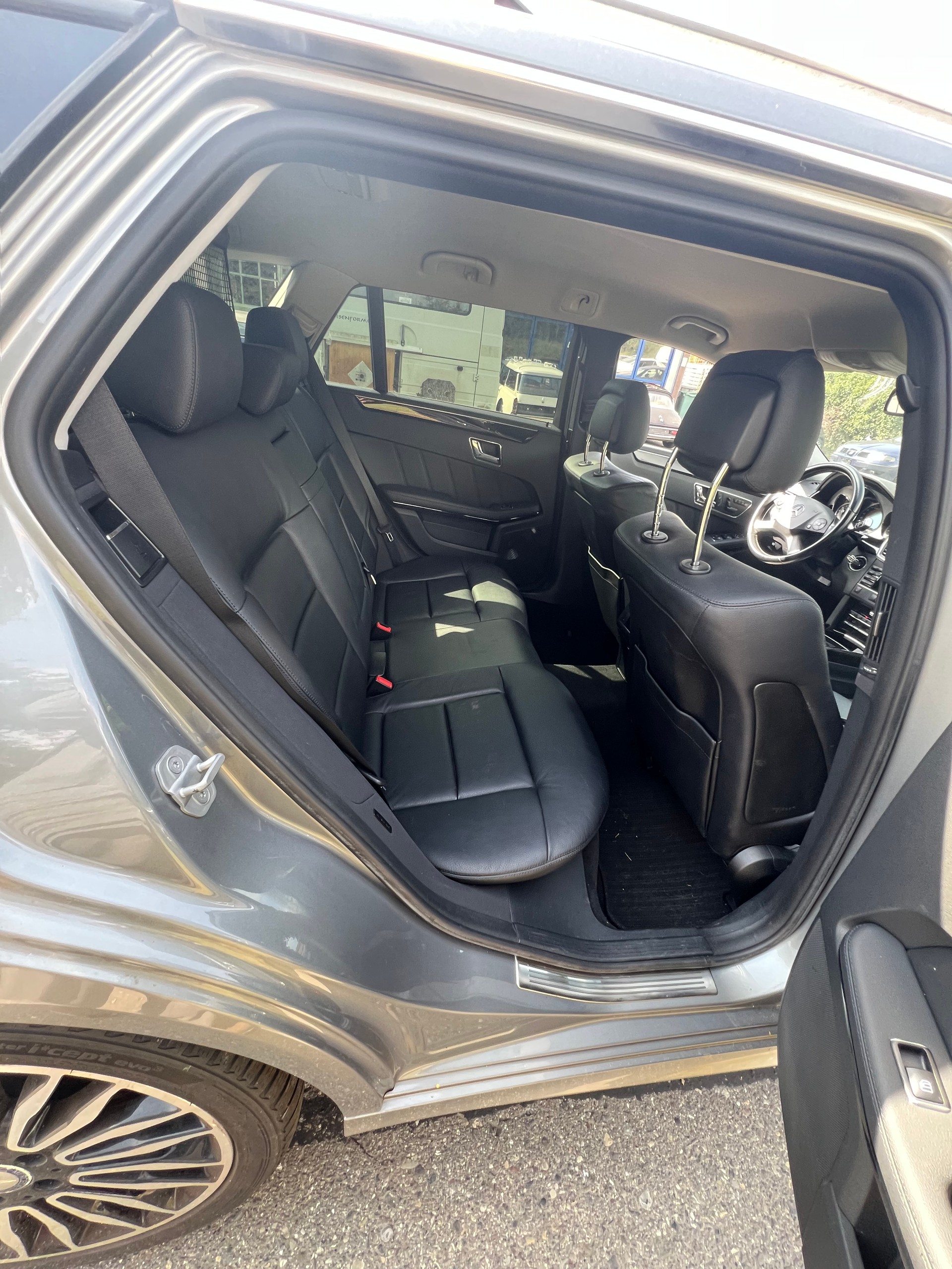 MERCEDES-BENZ E 350 CDI BlueEfficiency 4Matic 7G-Tronic-image-7