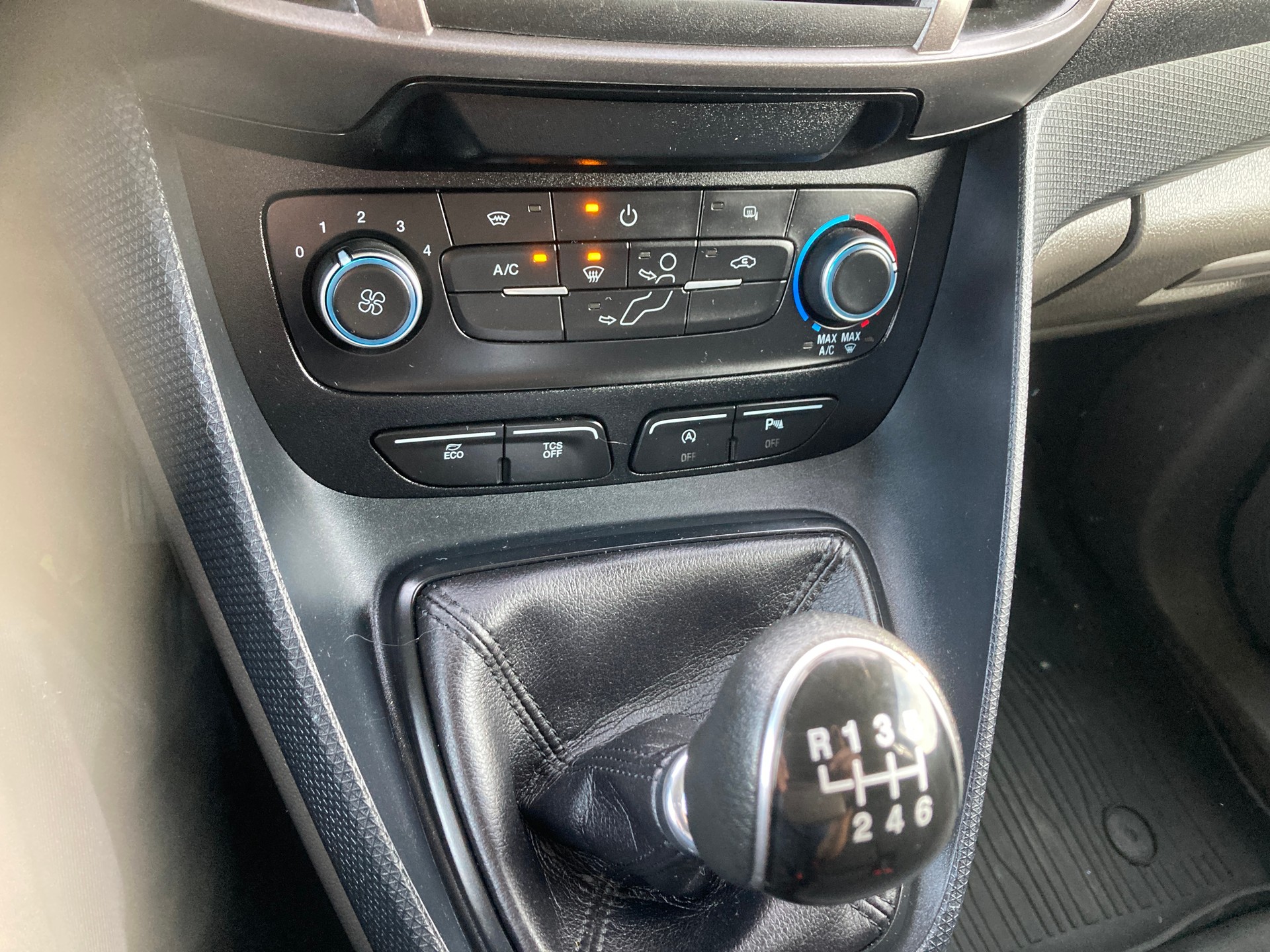 FORD Transit Connect Van T220 1.5 EcoBlue Trend-image-11