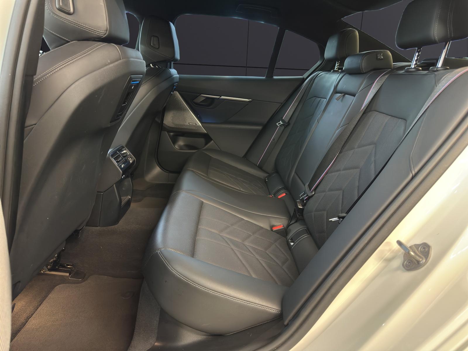 BMW 520d xDrive-image-11