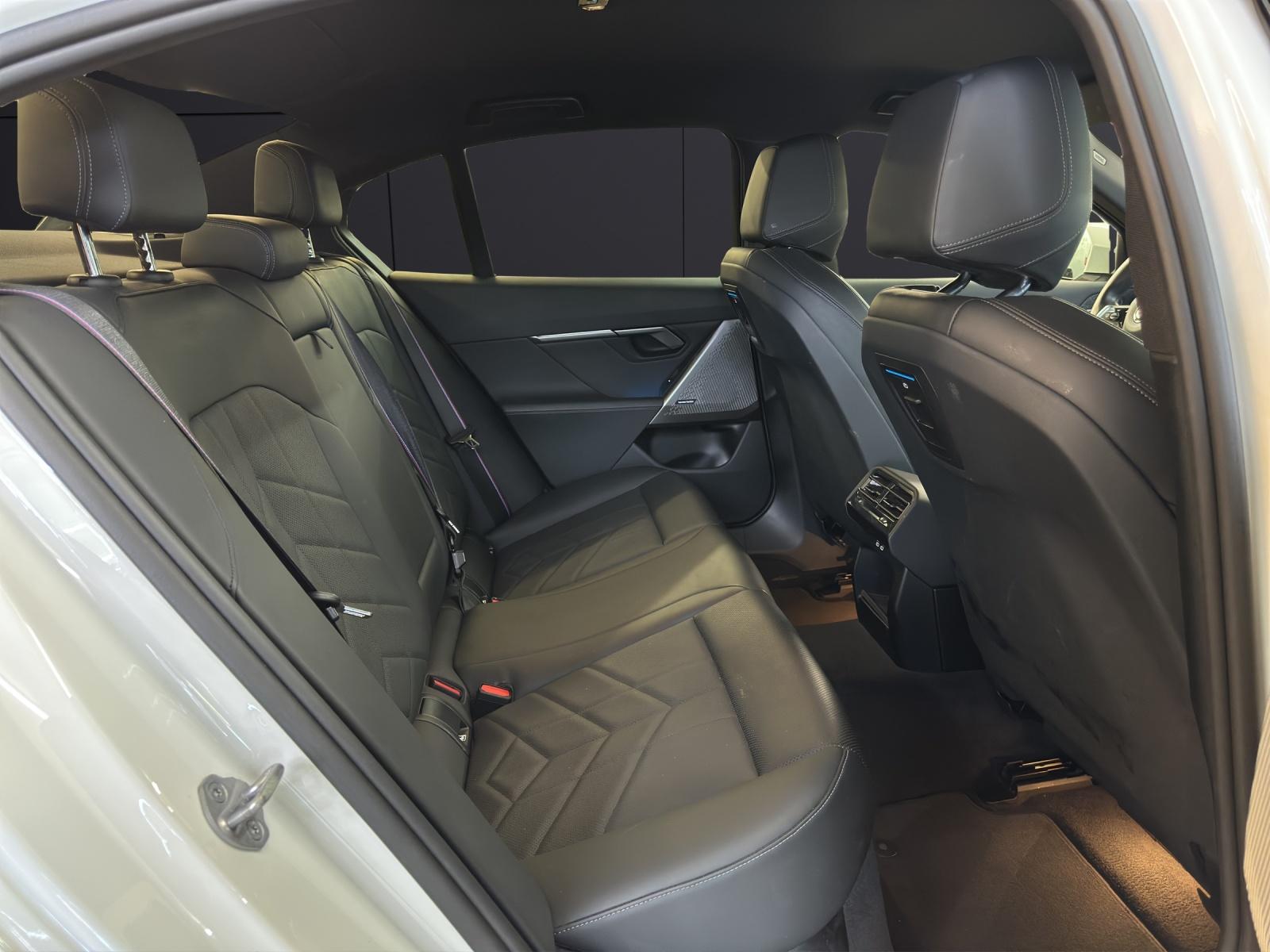 BMW 520d xDrive-image-13