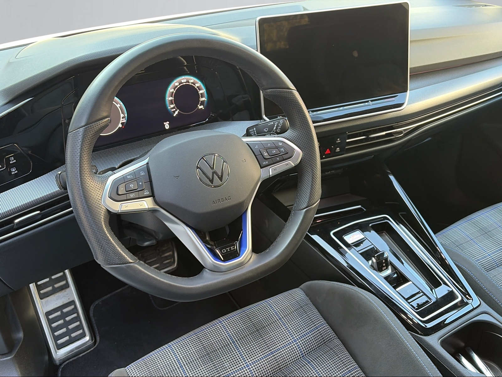 VW Golf 1.5 TSI PHEV GTE-image-7