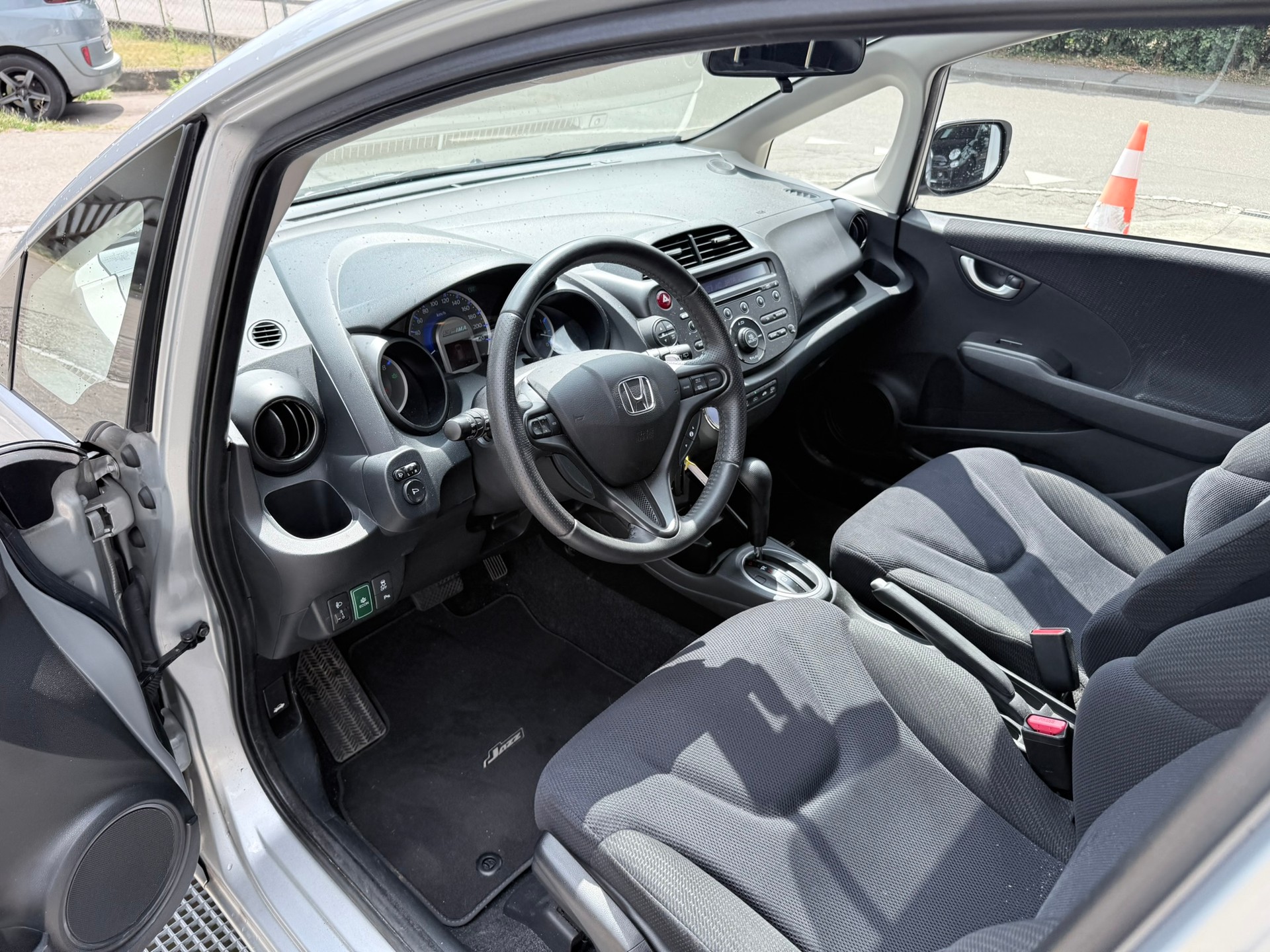 HONDA Jazz 1.3i Hybrid Comfort CVT-image-9