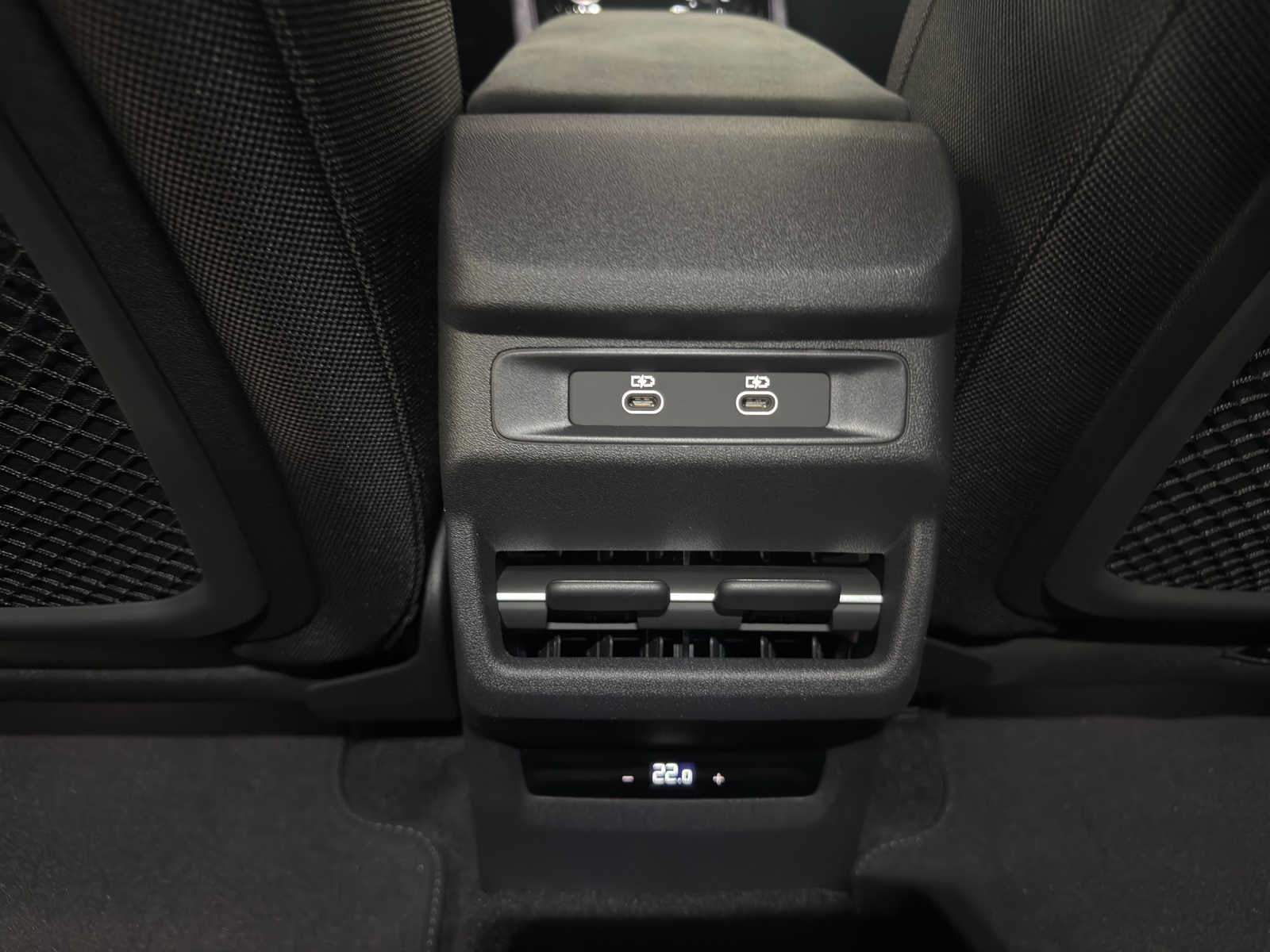 AUDI Q3 SUV TFSI quattro 195 kW S tronic-image-16