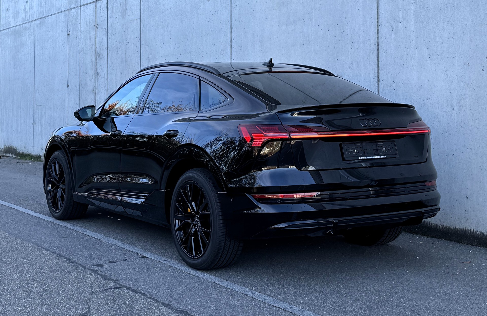 AUDI e-tron 55 Sportback S Line Black Edition quattro Herstellergarantie|8J/160.000km Garantie auf die H-Li-I-Batterie-image-4