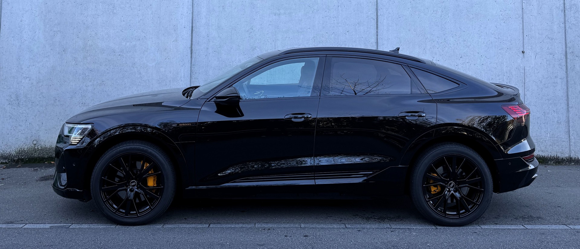 AUDI e-tron 55 Sportback S Line Black Edition quattro Herstellergarantie|8J/160.000km Garantie auf die H-Li-I-Batterie-image-2
