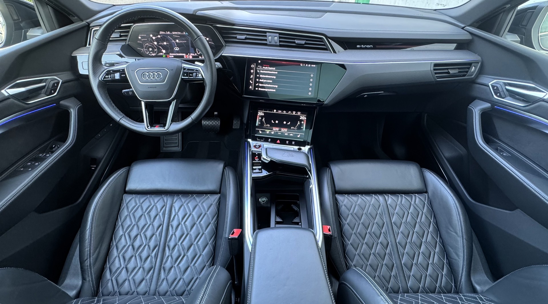 AUDI e-tron 55 Sportback S Line Black Edition quattro Herstellergarantie|8J/160.000km Garantie auf die H-Li-I-Batterie-image-6