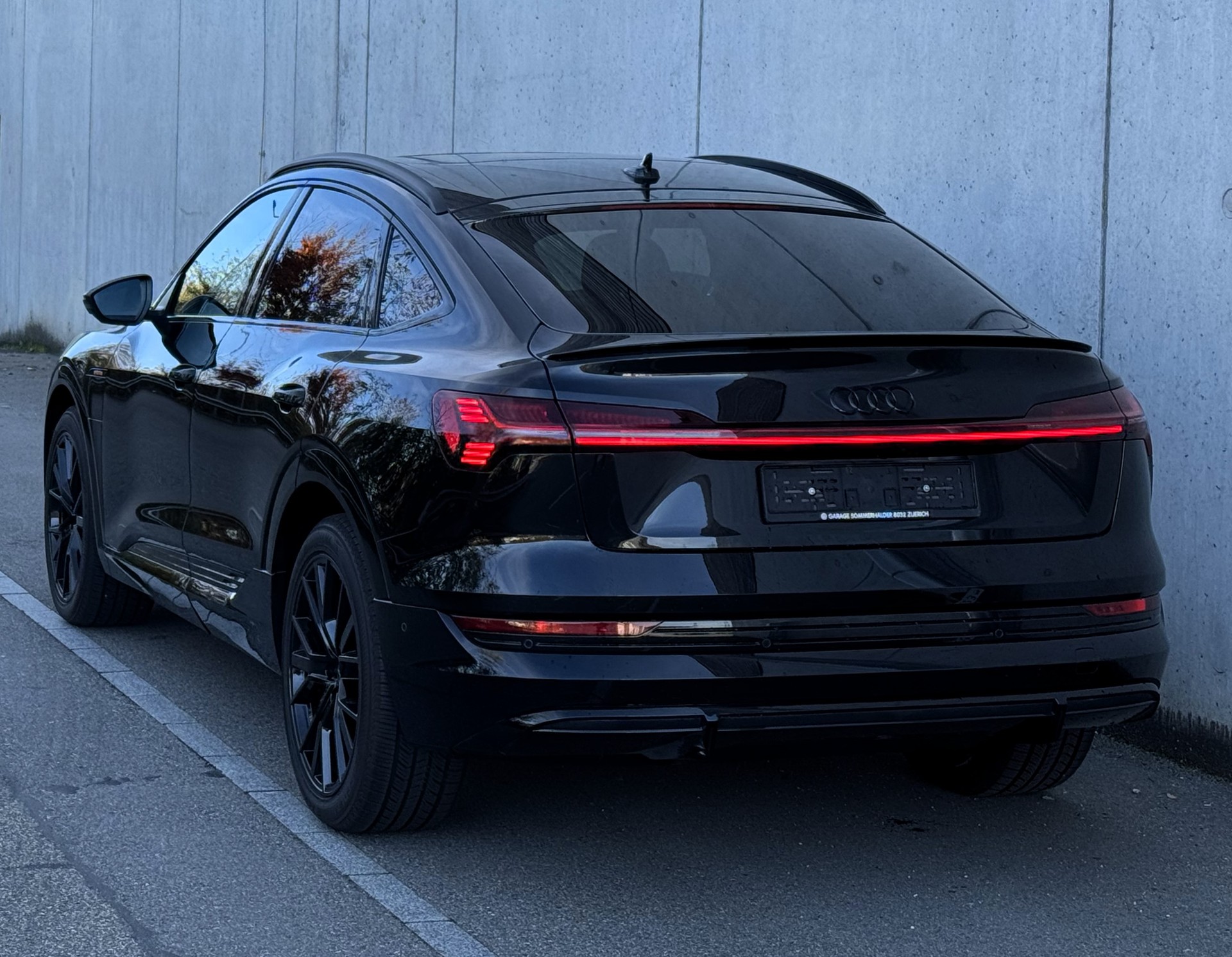 AUDI e-tron 55 Sportback S Line Black Edition quattro Herstellergarantie|8J/160.000km Garantie auf die H-Li-I-Batterie-image-3