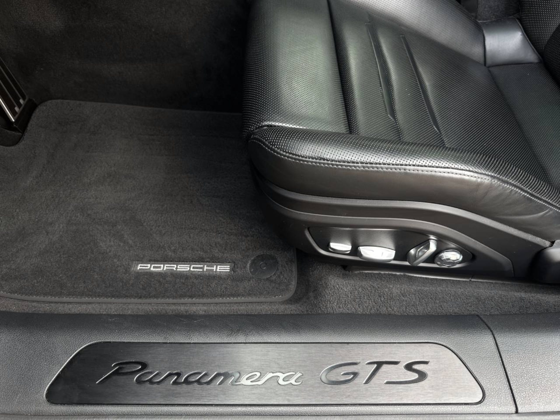 PORSCHE Panamera GTS Sport Turismo-image-24