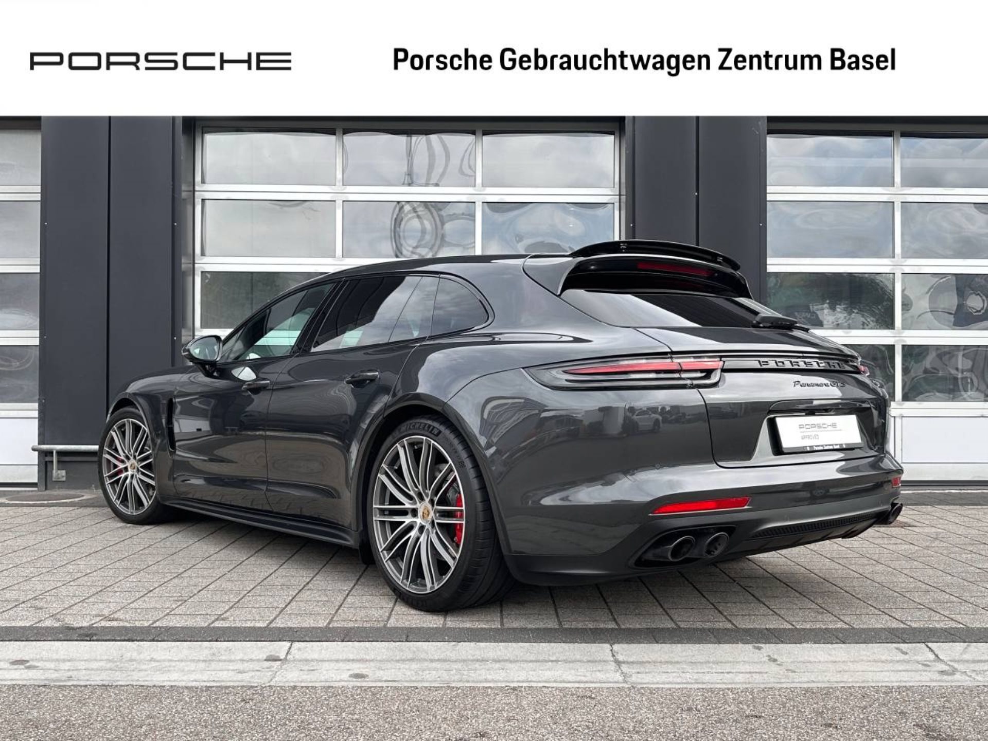 PORSCHE Panamera GTS Sport Turismo-showroom-element-2