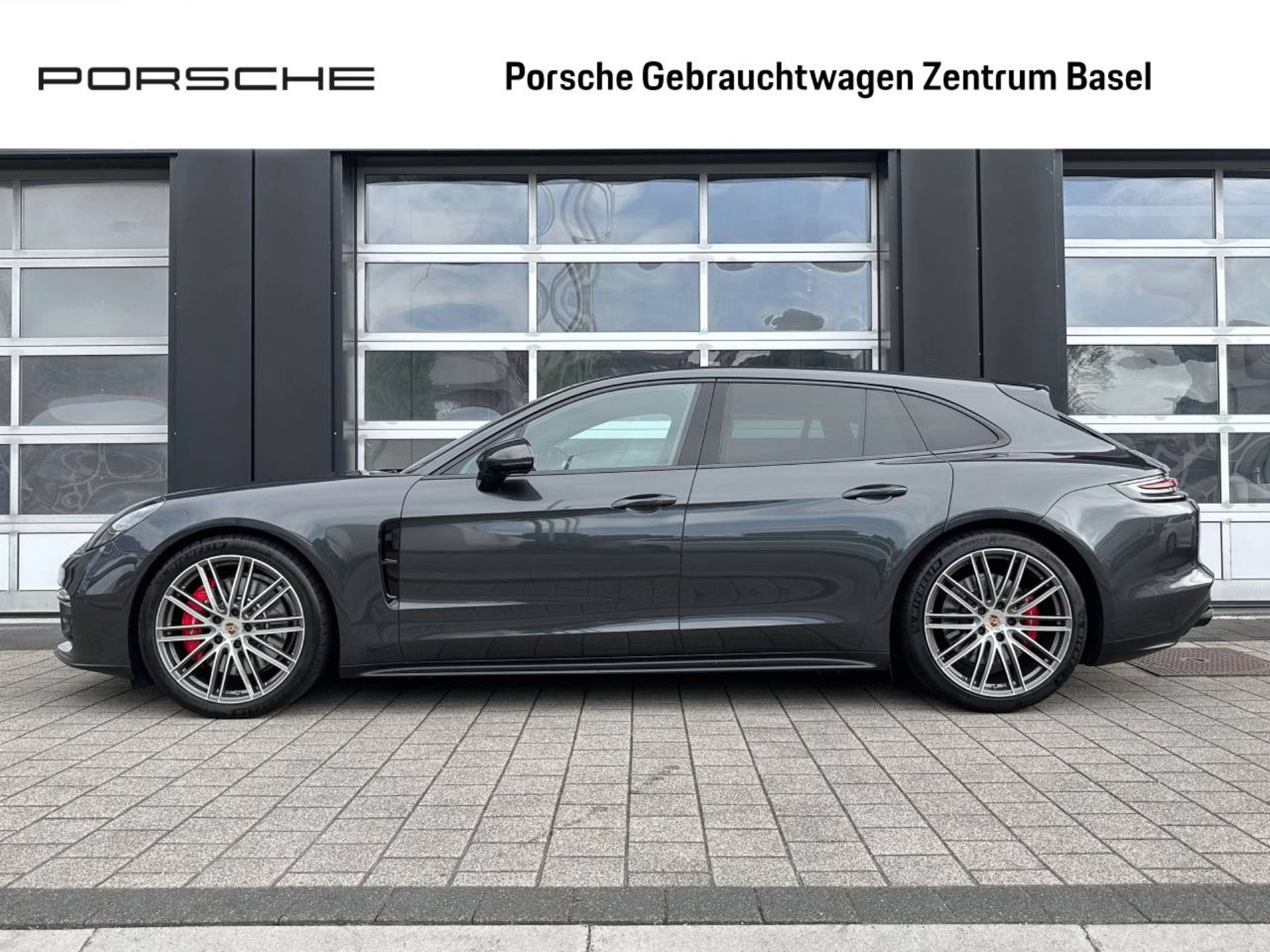 PORSCHE Panamera GTS Sport Turismo-showroom-element-1