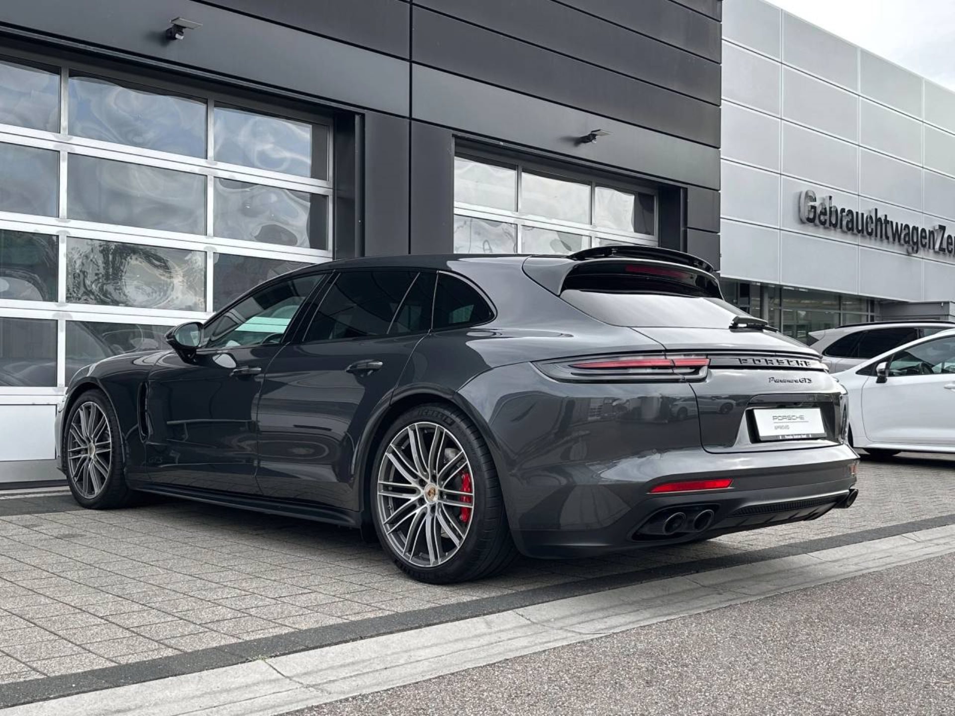 PORSCHE Panamera GTS Sport Turismo-image-10