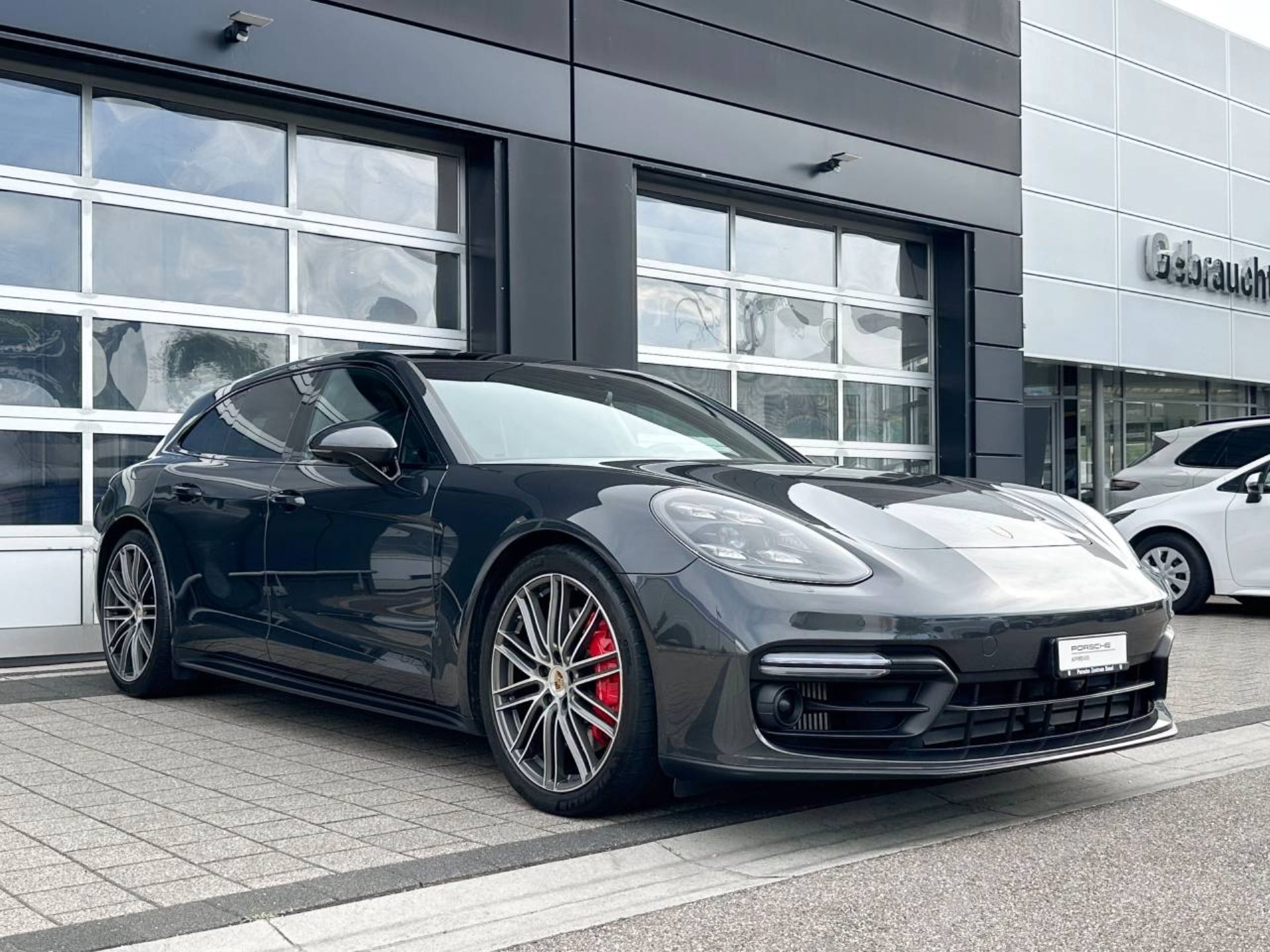 PORSCHE Panamera GTS Sport Turismo-image-8