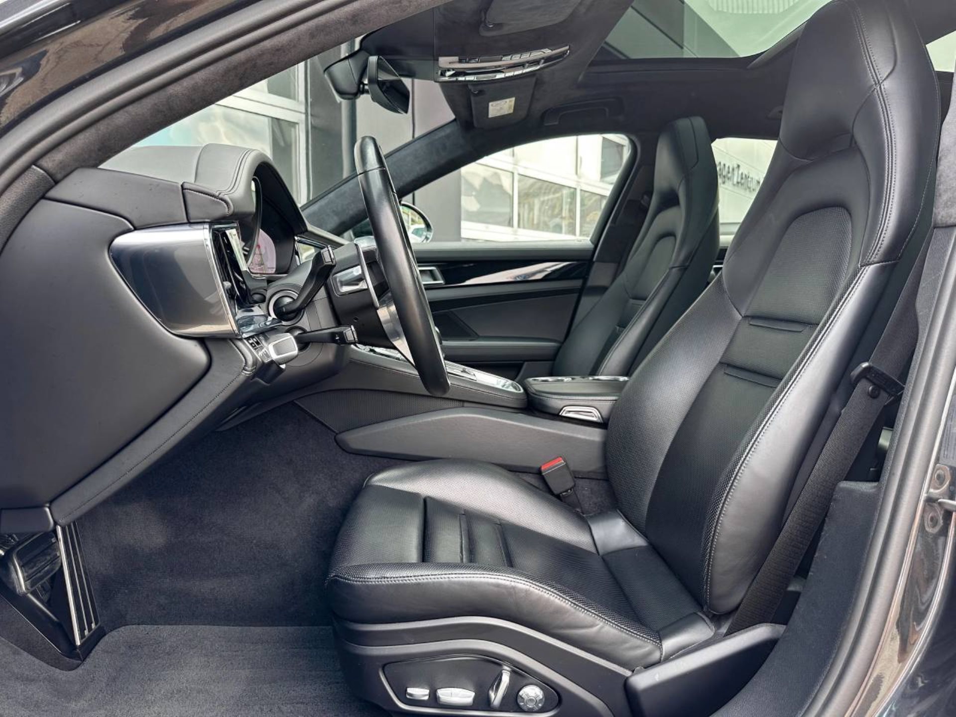 PORSCHE Panamera GTS Sport Turismo-image-16