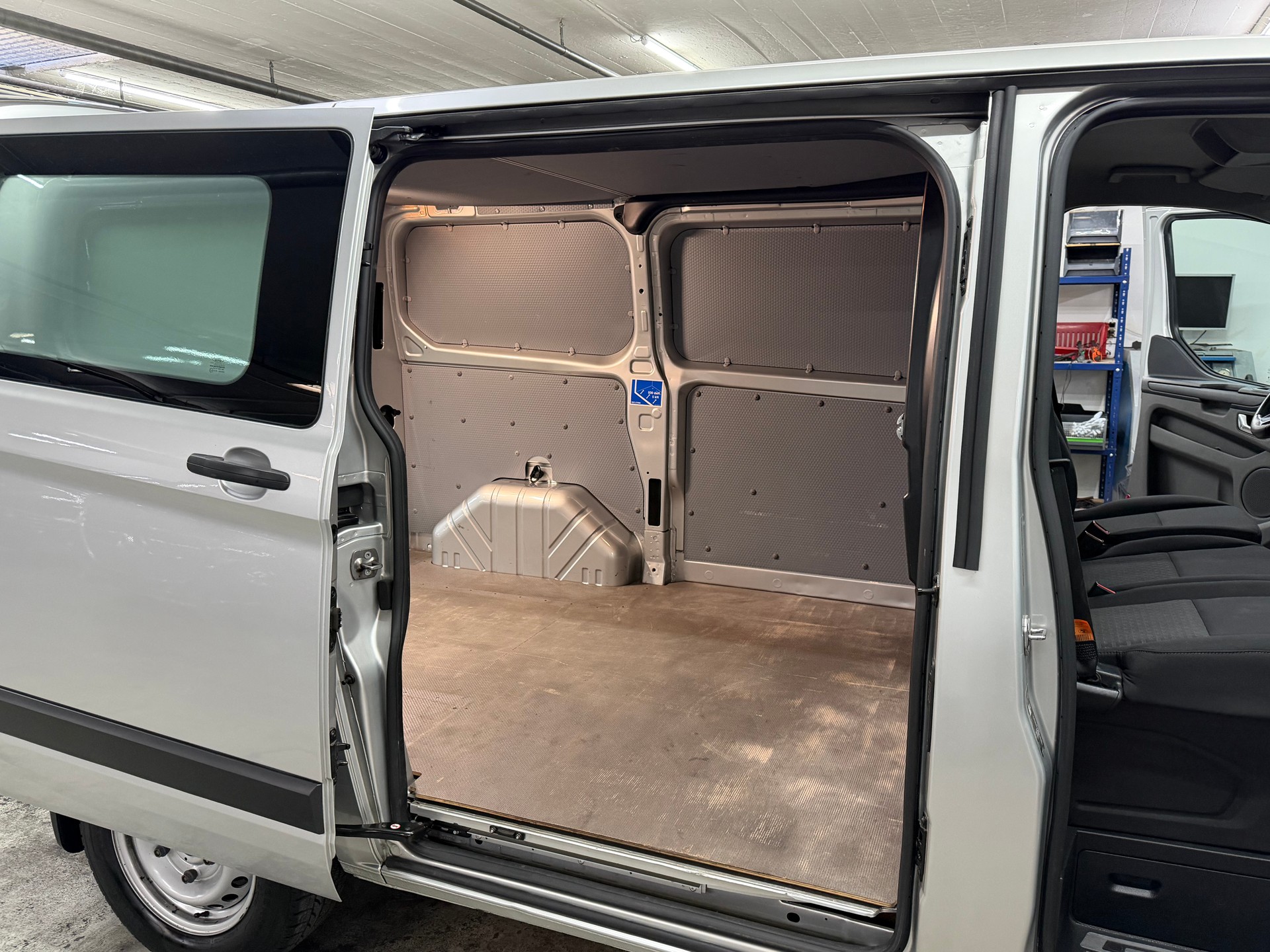 FORD Transit Custom Van 320 L1H1 Trend-image-10