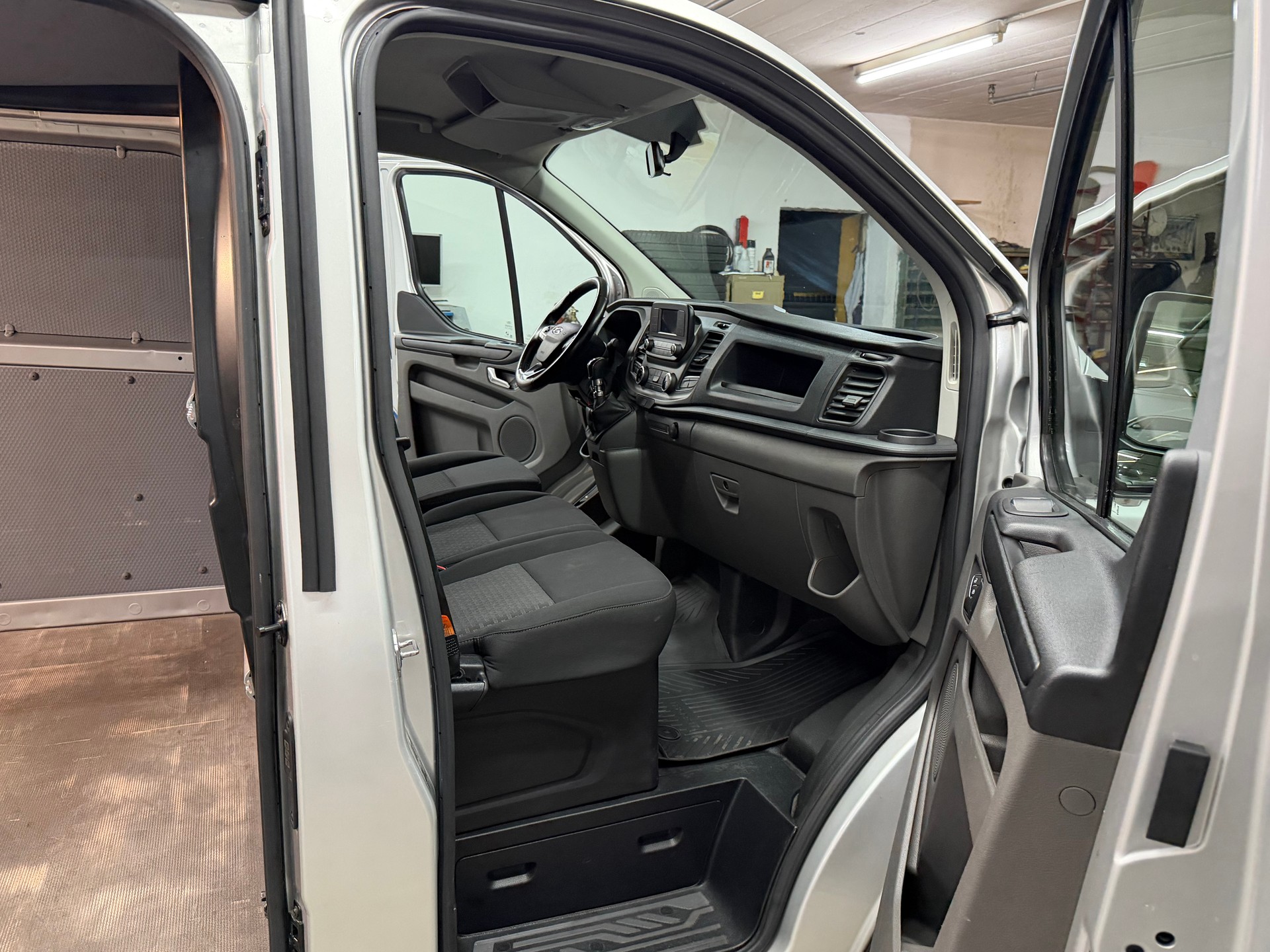 FORD Transit Custom Van 320 L1H1 Trend-image-12