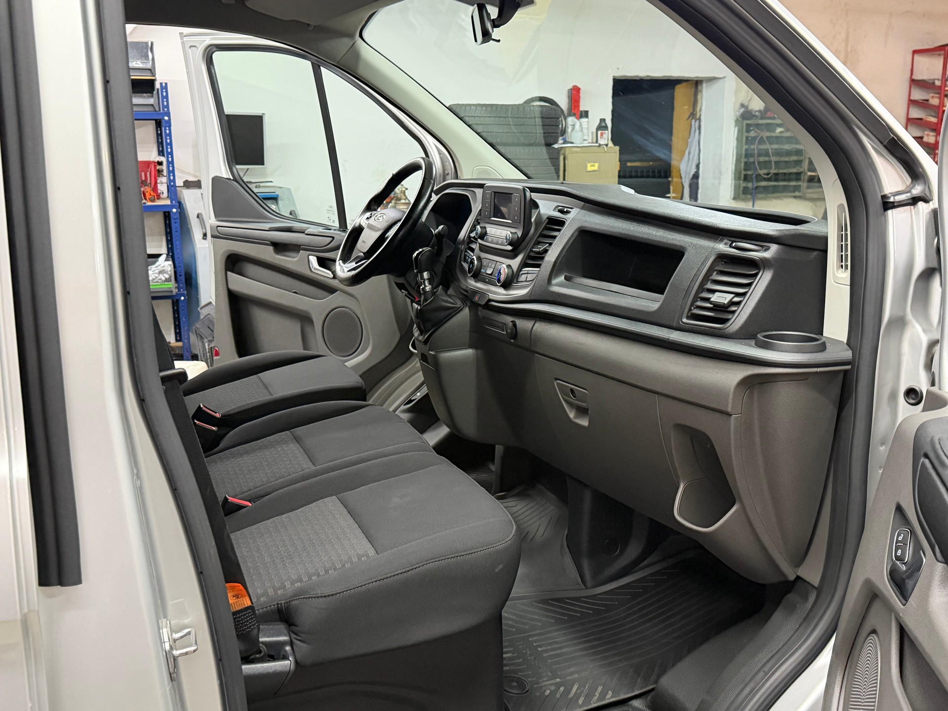 FORD Transit Custom Van 320 L1H1 Trend-image-8