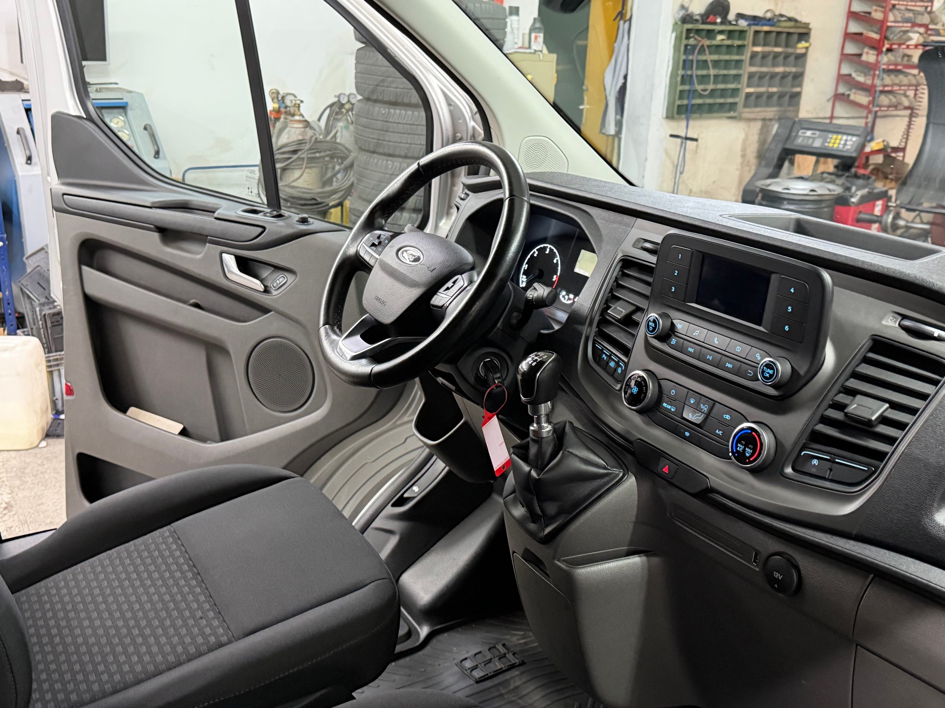 FORD Transit Custom Van 320 L1H1 Trend-image-9