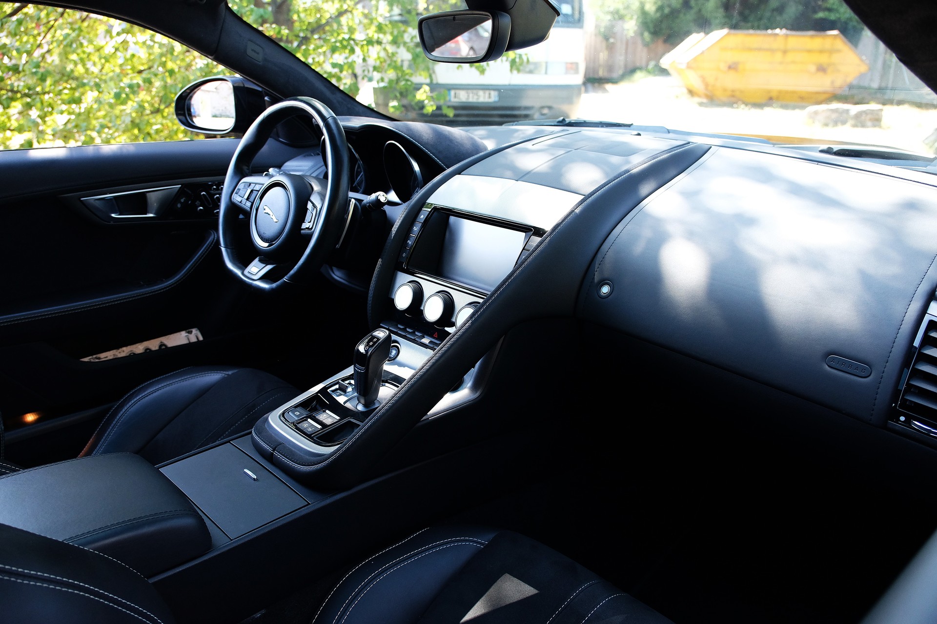 JAGUAR F-Type Coupé R 5.0 V8 S/C AWD-image-12
