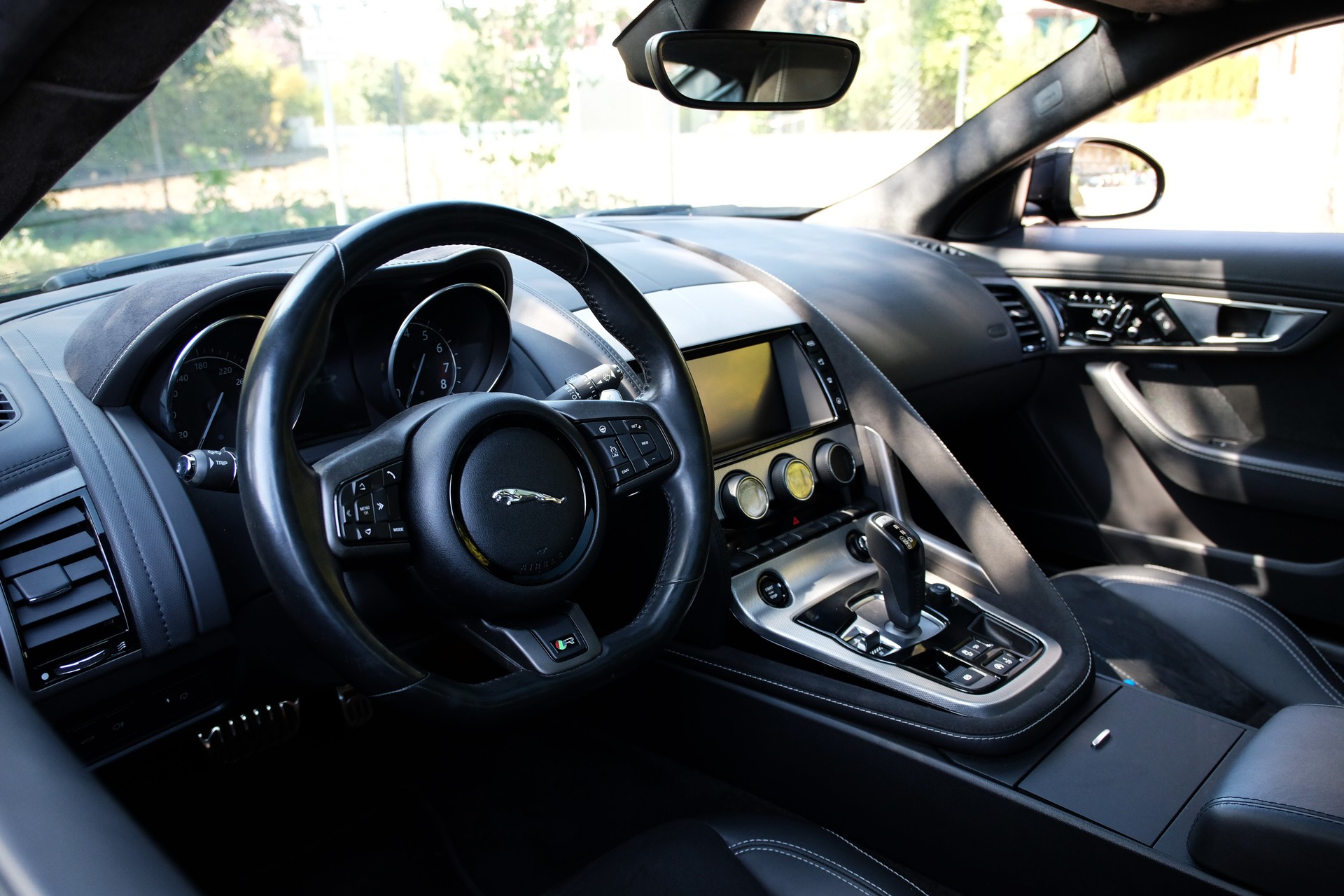 JAGUAR F-Type Coupé R 5.0 V8 S/C AWD-image-11