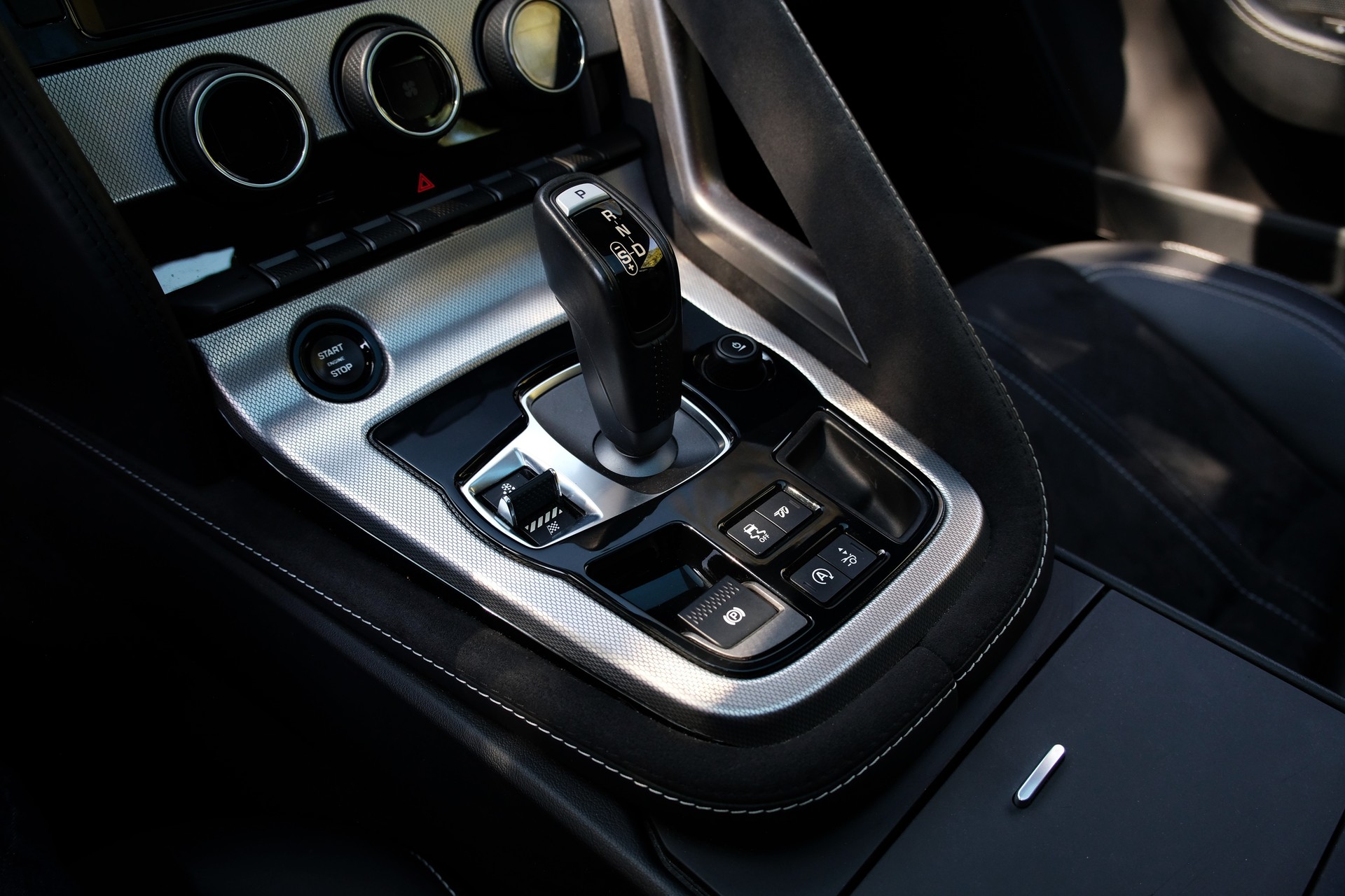 JAGUAR F-Type Coupé R 5.0 V8 S/C AWD-image-18