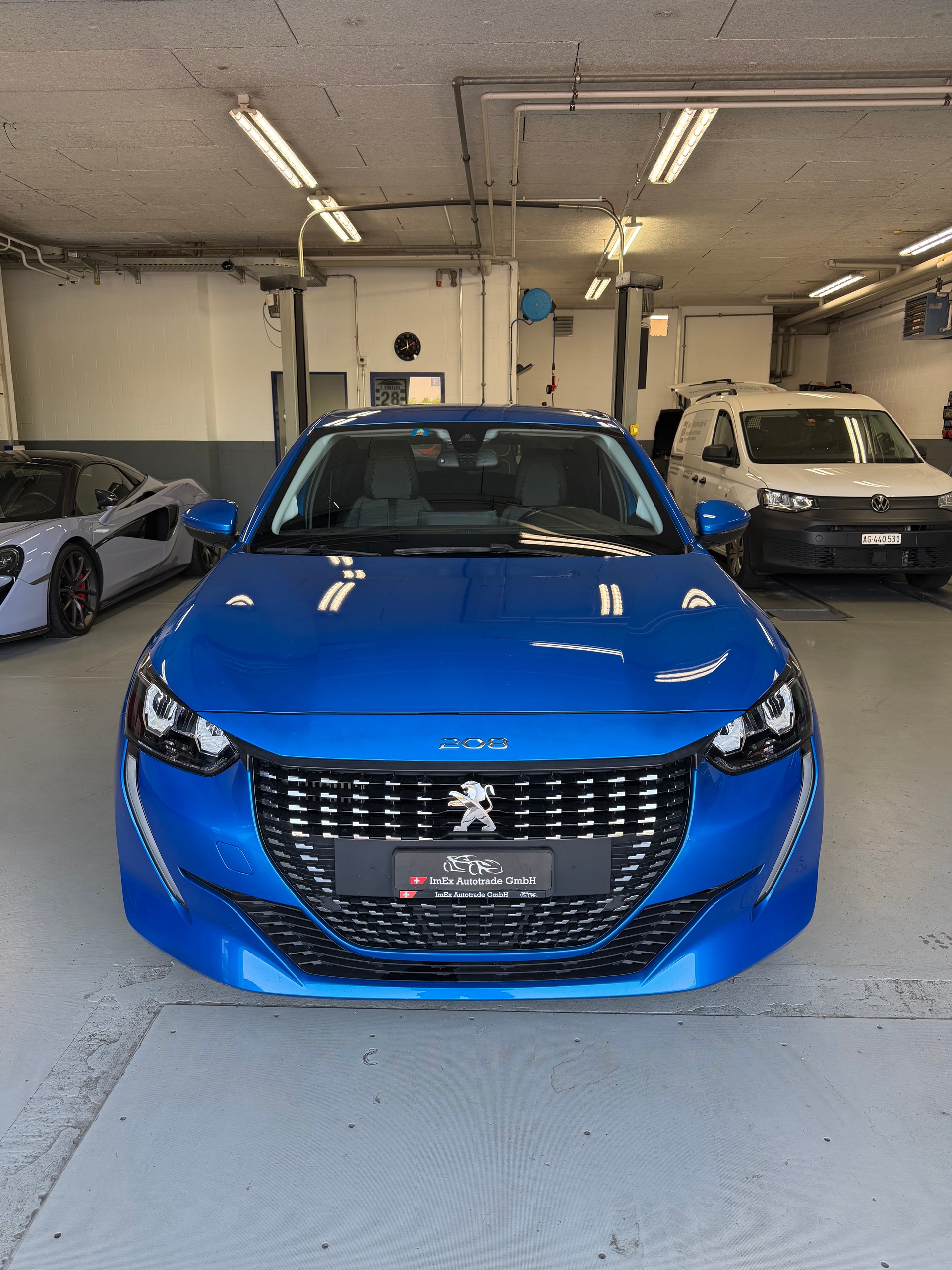 PEUGEOT 208 1.2 PureTech Allure EAT8-image-2