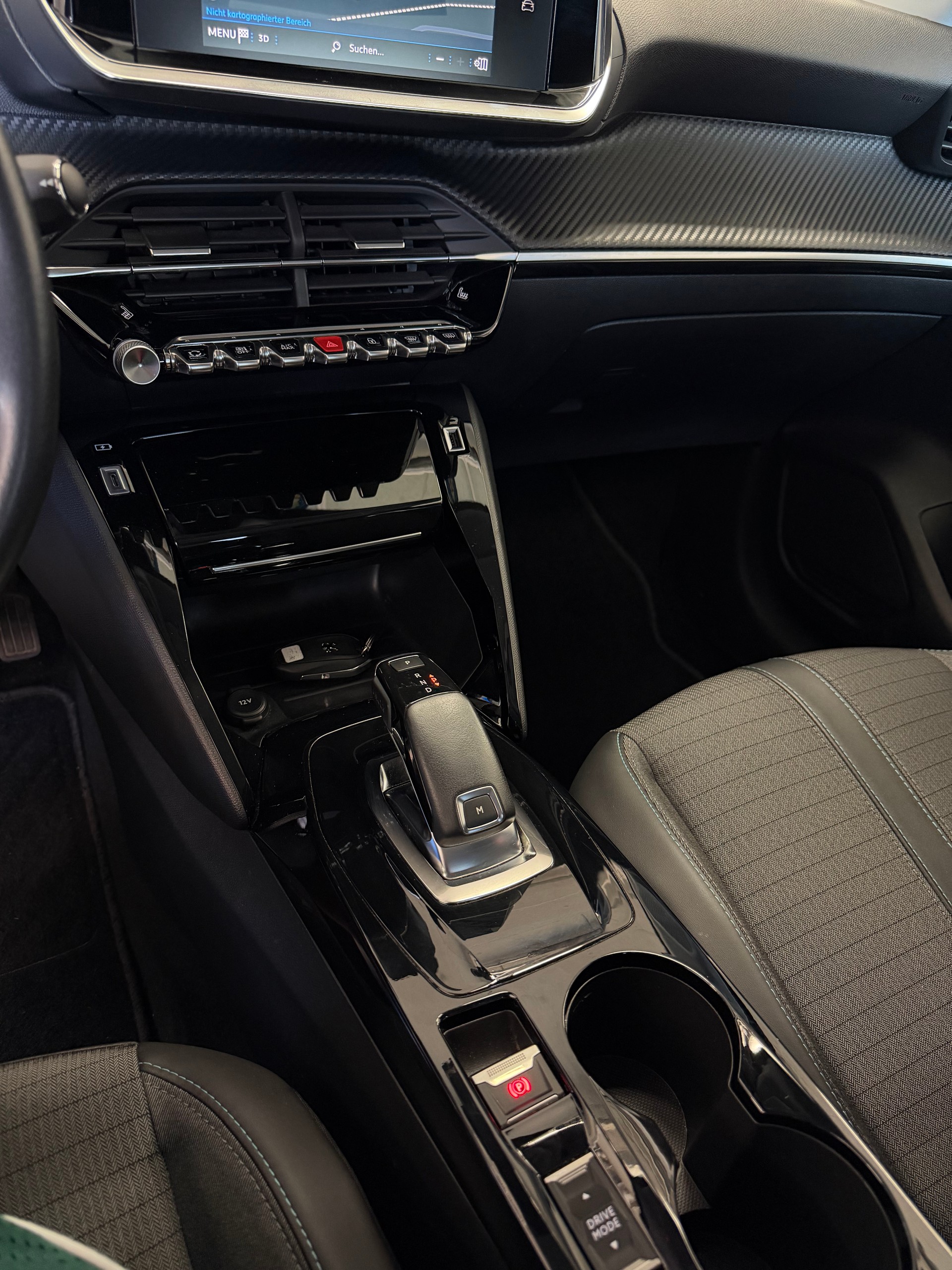 PEUGEOT 208 1.2 PureTech Allure EAT8-image-12