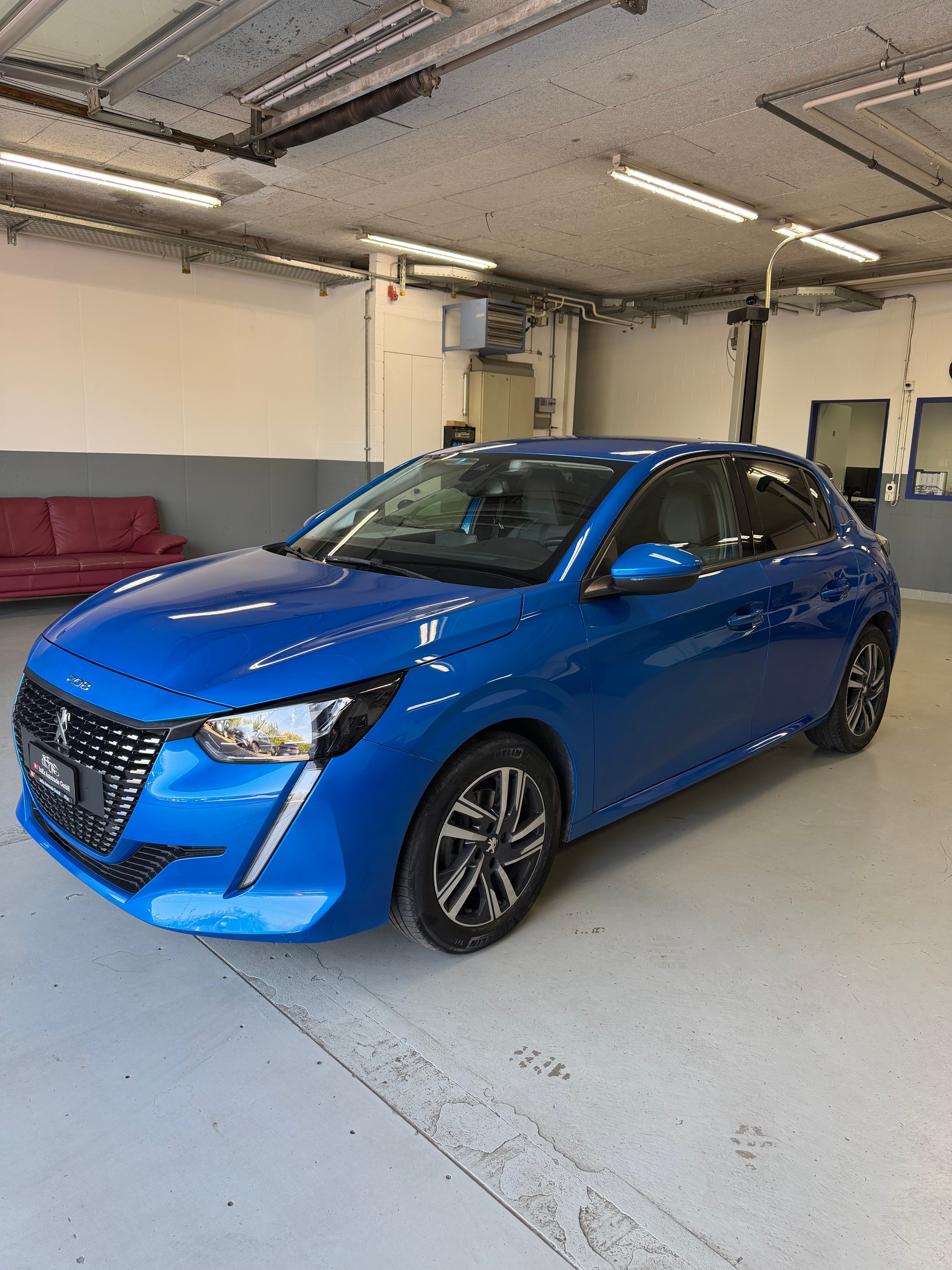 PEUGEOT 208 1.2 PureTech Allure EAT8-image-3