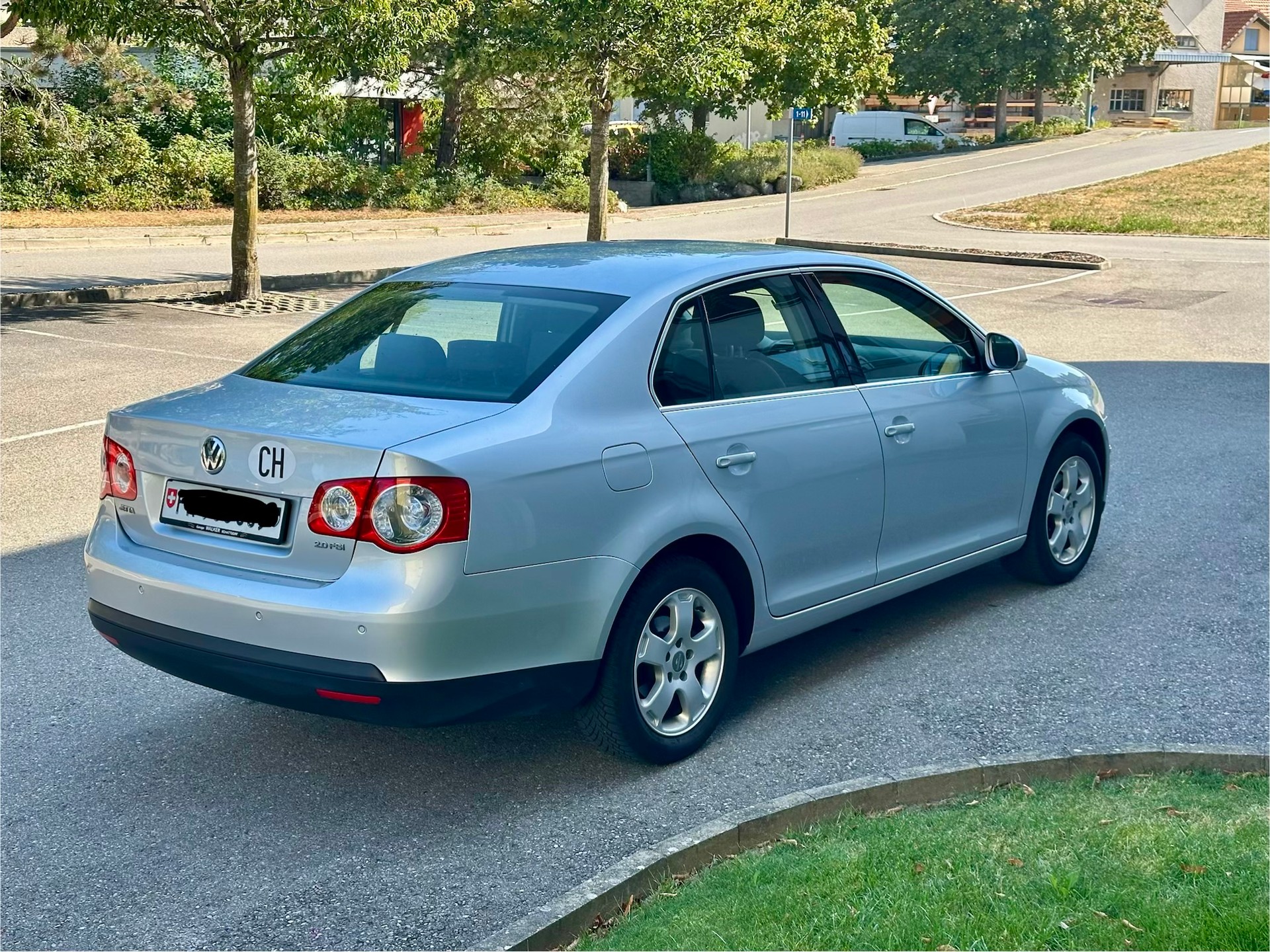 VW Jetta 2.0 FSI Sportline-image-5