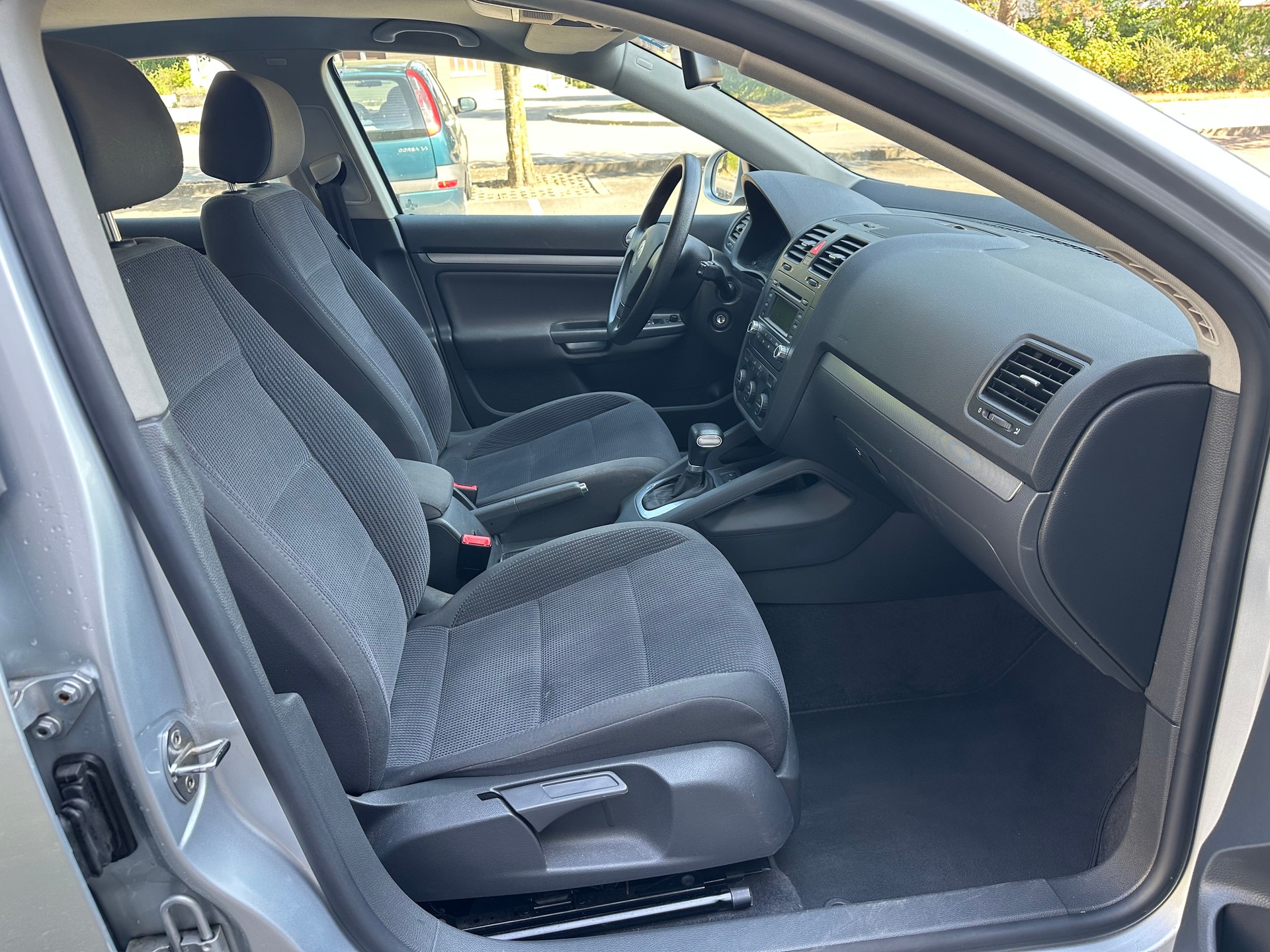 VW Jetta 2.0 FSI Sportline-image-2