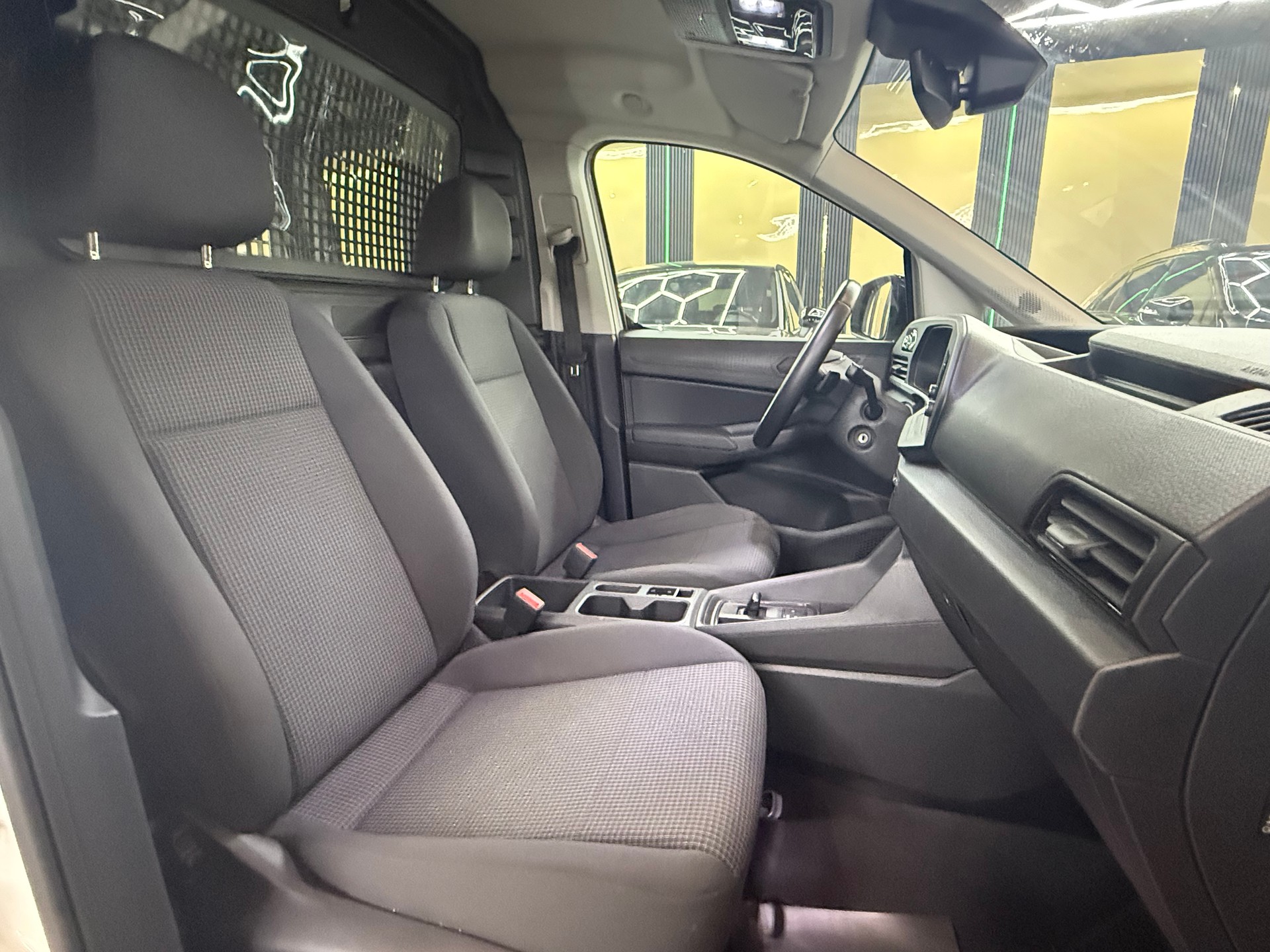 VW Caddy Cargo 2.0TDI DSG-image-11