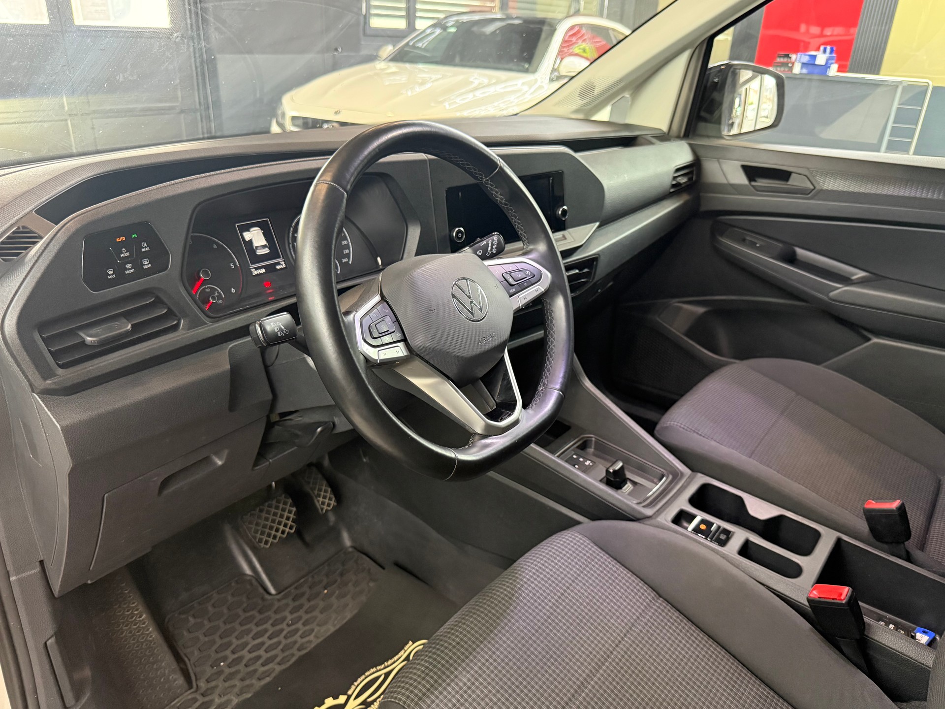 VW Caddy Cargo 2.0TDI DSG-image-8